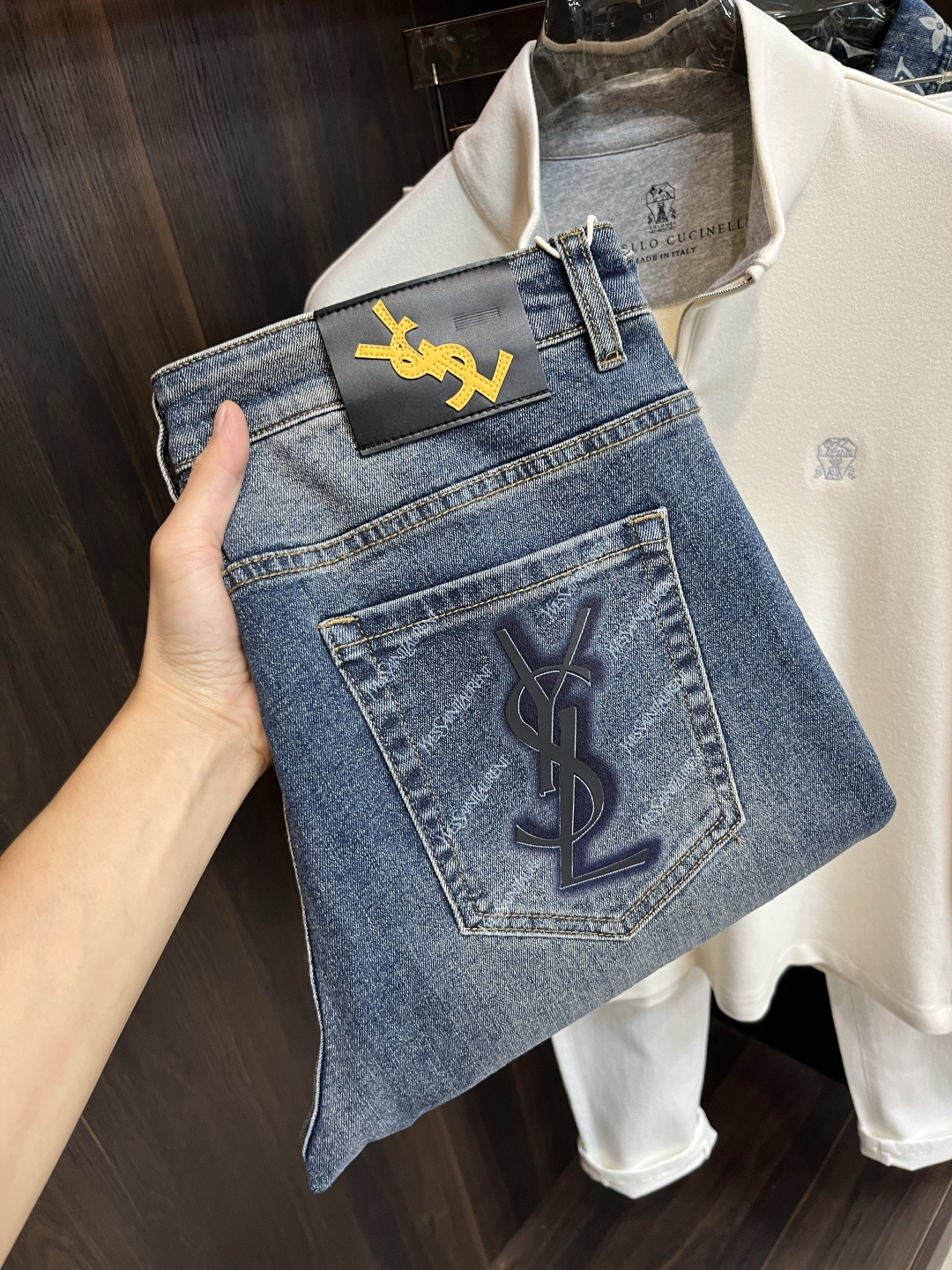 NO:530771,The main recommendation YSL Saint Laurent is exclusively available for new trendy men's fashionable casual jeans, high-end European version original single pants, trendy and fashionable casual pants. It has high breathability and comfort, impeccable details, and the brand element design concept reflects high quality. It presents casual cuts, and the upper body style is superb!  Number of codes 29-40 (no 35 37) H2025 new model first release, saint laurent, saint laurent, jeans, alexander wang19860909主推 YSL 圣罗兰 独家专供新款潮男时尚休闲牛仔裤,高端欧版原单裤子,潮流时尚休闲裤子 透气舒适度高,细节无可挑剔,品牌元素设计理念,体现高品质.呈现休闲裁剪,上身版型超赞！ 码数29-40（无35 37） H2025新款首发,,saint laurent,saint laurent,jeans,alexander wang,Men's clothing