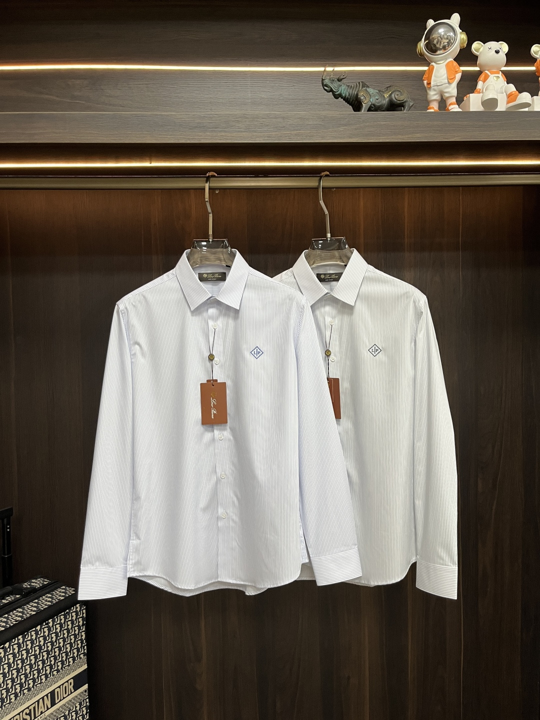 NO:524440,The main recommendation is LP new products for autumn and winter. The release of LP trendy casual shirts, defining high-end products, 3D three-dimensional version, close-fitting comfort, European standards for environmentally friendly dyeing, removing all heavy metals and microorganisms, and meeting international standards!  Chest embroidery, a small number of imported embroidery embroidery lines are clear and the details are full, and are manufactured by listed companies in OEM. Size M-3XL H is the first to be released, loro piana,shirts,alexander wang19860909主推 LP 秋冬新品发布LP潮品休闲衬衫,定义高端产品 3D立体制版、贴身舒适,欧洲标准环保染色、去除所有重金属、微生物 达到国际标准！ 胸前绣花 少数量进口绣花绣制线路清晰、细节拉满,上市公司代工厂制造. 尺码M-3XL H新款首发,,loro piana,shirts,alexander wang,Men's clothing