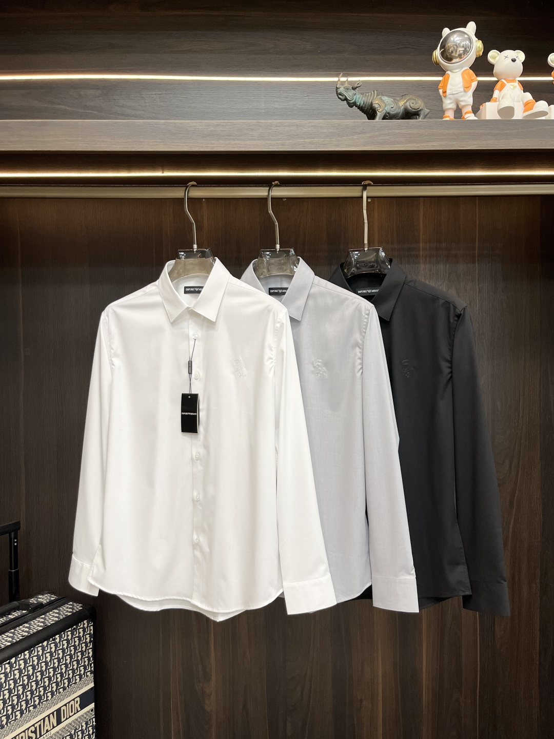 NO:525377,The main recommendation is Armani's new autumn and winter products to release Armani trendy casual shirts, defining high-end products, 3D three-dimensional version, close-fitting comfort, European standards for environmentally friendly dyeing, removing all heavy metals and microorganisms, and meeting international standards!  Chest embroidery, small quantity imported embroidery embroidery lines are clear and the details are full, and are manufactured by listed companies in OEM. Size M-3XL H is the first to be released,,armani,armani,shirts,alexander wang19860909主推 Armani 秋冬新品发布阿玛尼潮品休闲衬衫,定义高端产品 3D立体制版、贴身舒适,欧洲标准环保染色、去除所有重金属、微生物 达到国际标准！ 胸前绣花 少数量进口绣花绣制线路清晰、细节拉满,上市公司代工厂制造. 尺码M-3XL H新款首发,,armani,armani,shirts,alexander wang,Men's clothing