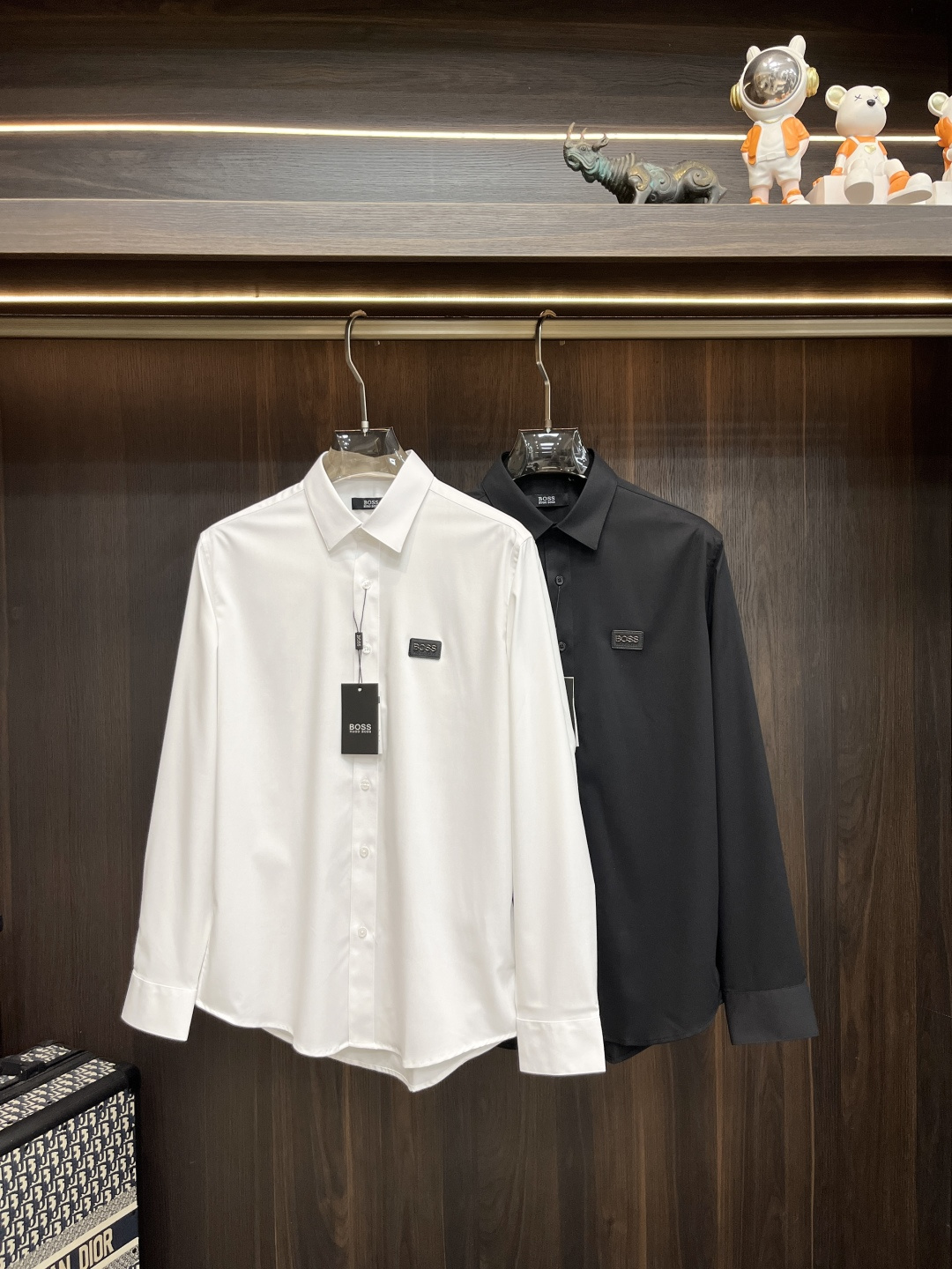 NO:566987,The main recommendation of Boss's 2025 autumn and winter new products is the doctor's trendy casual shirt, which defines high-end products with 3D three-dimensional pattern making, close-fitting and comfortable, European standard environmentally friendly dyeing, removal of all heavy metals and microorganisms, and meets international standards!  Chest embroidery. A small number of imported embroidery. The embroidery lines are clear and the details are full. Made in the factory of a listed company. Size M-3XL H2025 new model first launched, shirts, alexander wang19860909主推 Boss 2025秋冬新品发布博士潮品休闲衬衫,定义高端产品 3D立体制版、贴身舒适,欧洲标准环保染色、去除所有重金属、微生物 达到国际标准！ 胸前绣花 少数量进口绣花绣制线路清晰、细节拉满,上市公司代工厂制造. 尺码M-3XL H2025新款首发,,shirts,alexander wang,Men's clothing