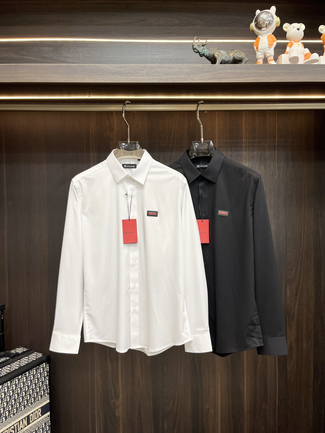 NO:526521,The main recommendation is Kiton's new autumn and winter products to release Kiton trendy casual shirts, defining high-end products, 3D three-dimensional version, close-fitting comfort, European standards for environmentally friendly dyeing, removing all heavy metals and microorganisms, and meeting international standards!  Chest embroidery small number of imported embroidery embroidery lines are clear and the details are full, and are manufactured by listed companies in OEM. Size M-3XL H is the first to be released, Shirts, alexander wang19860909主推 Kiton 秋冬新品发布Kiton潮品休闲衬衫,定义高端产品 3D立体制版、贴身舒适,欧洲标准环保染色、去除所有重金属、微生物 达到国际标准！ 胸前绣花 少数量进口绣花绣制线路清晰、细节拉满,上市公司代工厂制造. 尺码M-3XL H新款首发,,shirts,alexander wang,Men's clothing