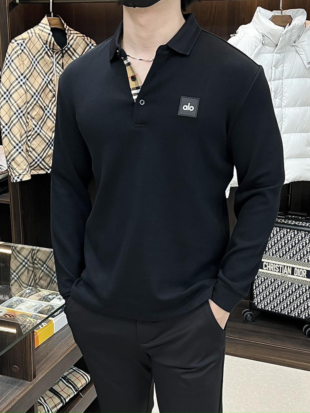 NO:600792,We mainly recommend Burberry's latest fashion designer Burberry lapel long-sleeved T-shirt for autumn and winter 2025. Every detail shows craftsmanship and the design changes are enough advanced structural tailoring to show men's diverse image changes. They are slim and neat, and tailored to meet the popular multi-layered wear. Versatile style for life. Color black blue coffee code size M-XXXL H2025 new release, burberry, burberry, tees, t-shirt, alexander wang19860909主推 Burberry 2025秋冬最新款时尚设计师款巴宝莉翻领长袖T恤,处处细节显工艺足够的高级结构性剪裁的设计改变来展现男士多样的形象变化,修身利落、剪裁合体,满足时下正流行的多层次穿搭,生活百搭款式 颜色黑色 蓝色 咖色 码数M-XXXL H2025新款首发,,burberry,burberry,tees，t-shirt,alexander wang,Men's clothing