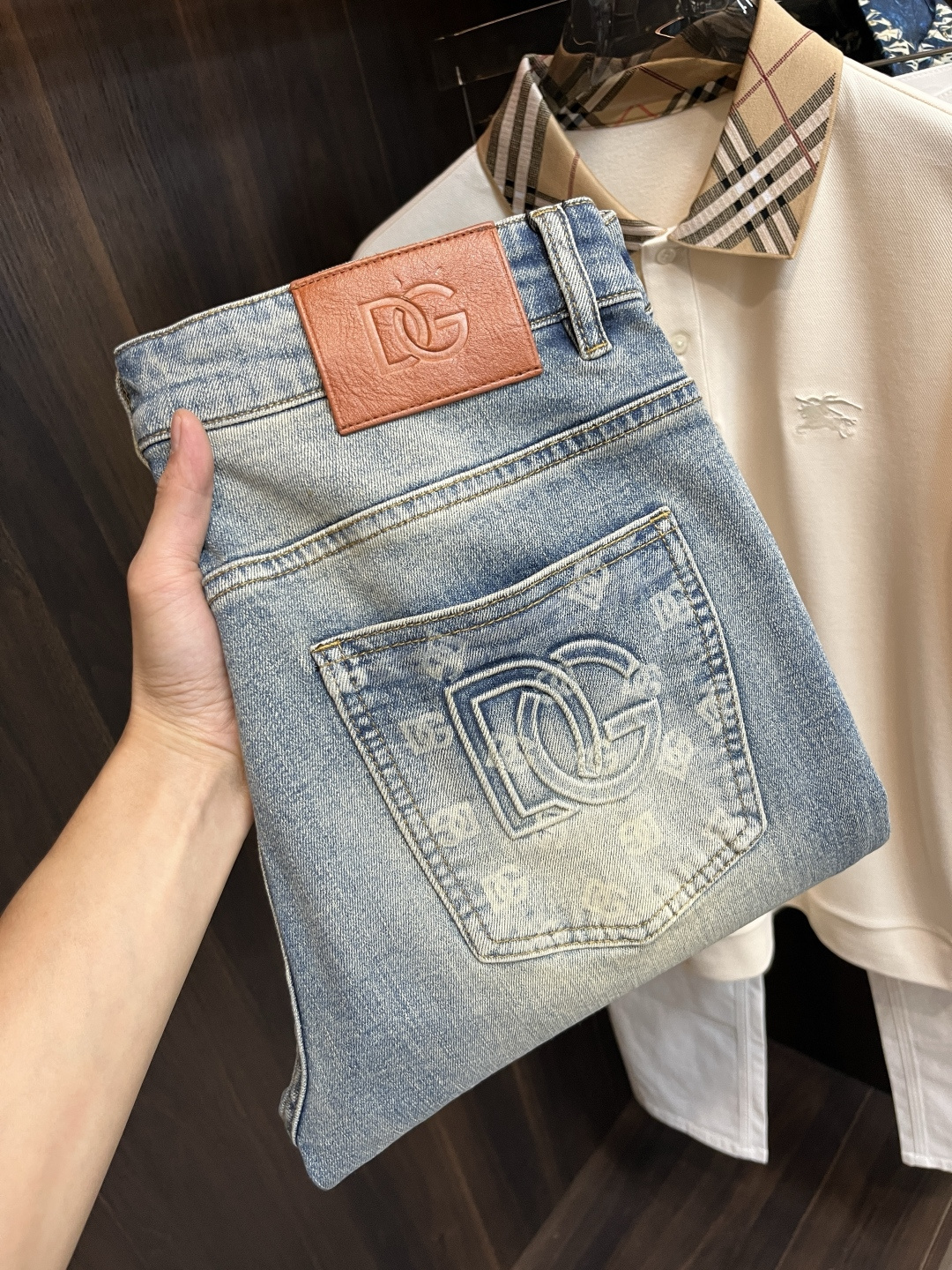 NO:525373,The main recommendation D&G is exclusively available for the new Dolce & Gabbana trendy men's fashionable casual pants, high-end European version original single jeans, trendy and fashionable casual pants. It has high breathability and comfort, impeccable details, and the brand element design concept reflects high quality. It presents casual cuts, and the upper body style is superb!  29-36 H new model first release, Dolce & Gabbana, Dolce & Gabbana, jeans, alexander wang19860909主推 D&G 独家专供新款杜嘉班纳潮男时尚休闲裤,高端欧版原单牛仔裤子,潮流时尚休闲裤子 透气舒适度高,细节无可挑剔,品牌元素设计理念,体现高品质.呈现休闲裁剪,上身版型超赞！ 码数29-36 H新款首发,,Dolce&Gabbana,Dolce&Gabbana,jeans,alexander wang,Men's clothing