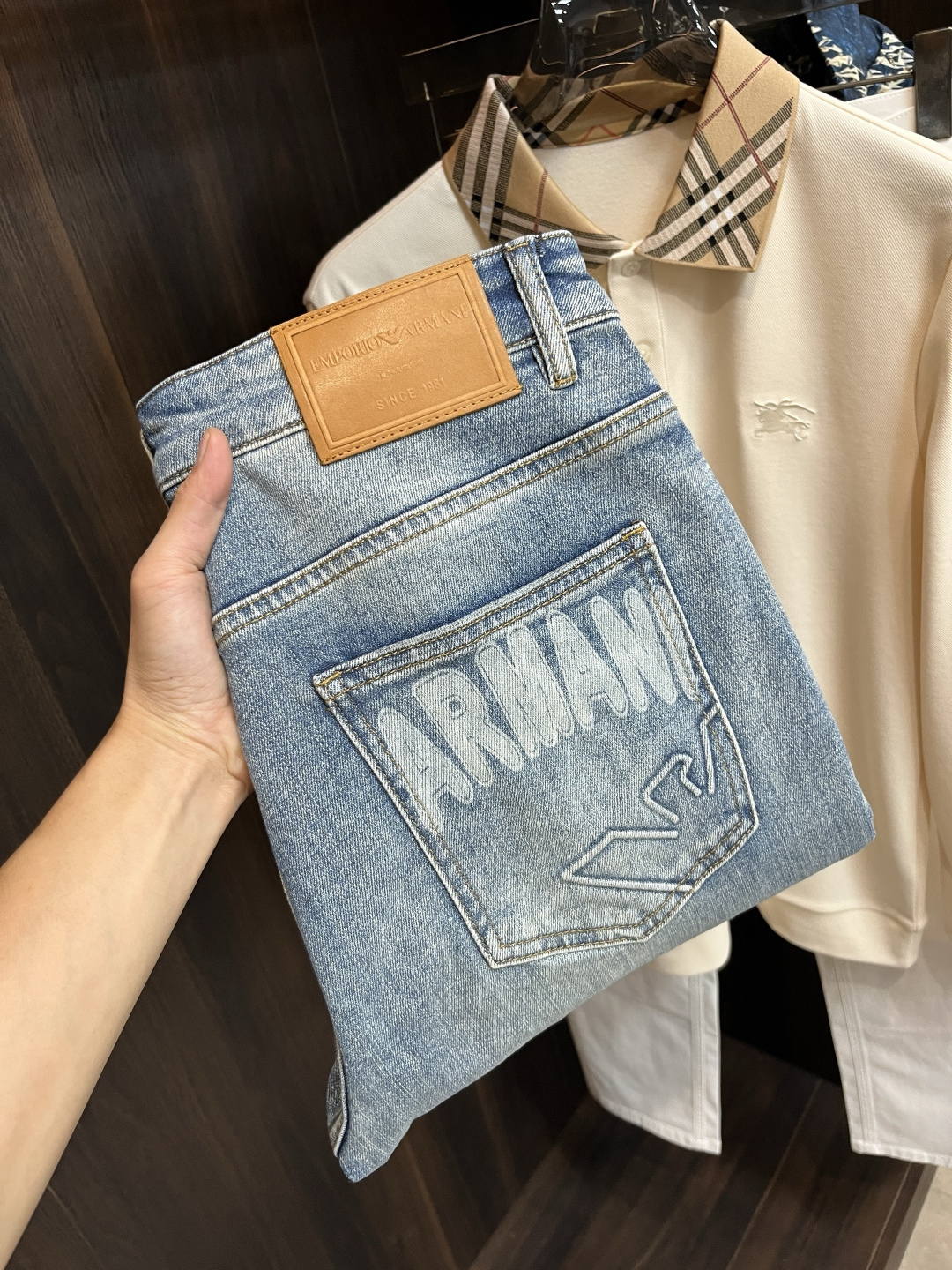 NO:525375,The main recommendation is Armani exclusively for new Armani fashion men's fashionable casual pants, high-end European version original single jeans, trendy and fashionable casual pants. It is breathable and comfortable, impeccable details, and the brand element design concept reflects high quality. It presents casual cuts, and the upper body style is superb!  Number of codes 29-36 H new model first release, Armani, Armani, Jeans, Alexander wang19860909主推 Armani 独家专供新款阿玛尼潮男时尚休闲裤,高端欧版原单牛仔裤子,潮流时尚休闲裤子 透气舒适度高,细节无可挑剔,品牌元素设计理念,体现高品质.呈现休闲裁剪,上身版型超赞！ 码数29-36 H新款首发,,armani,armani,jeans,alexander wang,Men's clothing