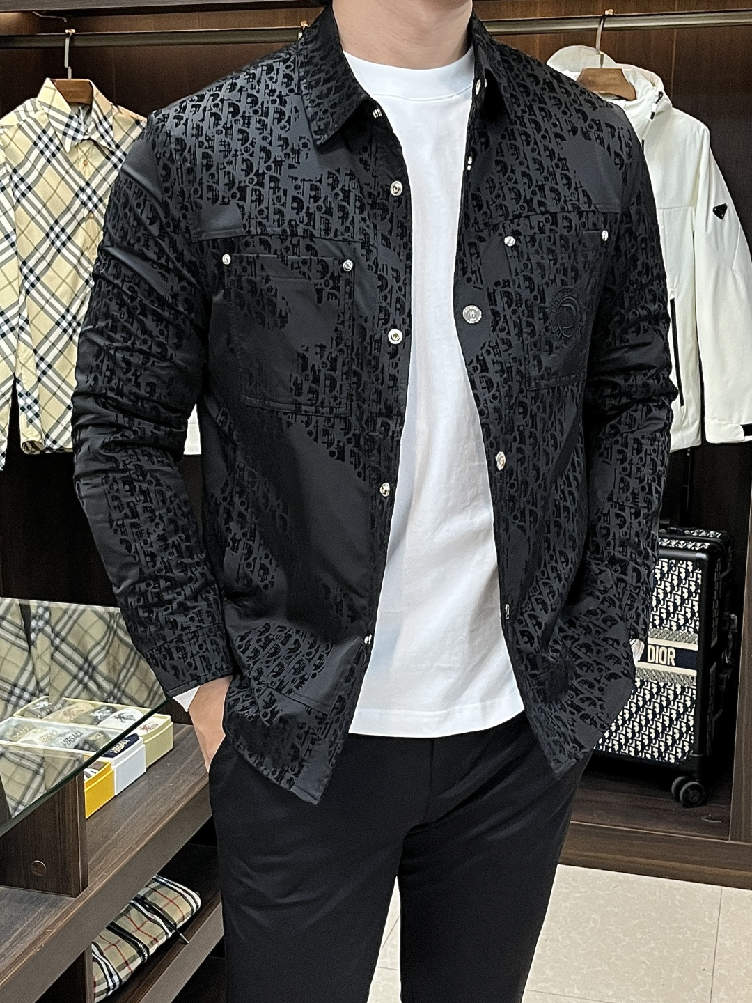 NO:526545,The main recommendation is Dior 2025ss autumn new model released Dior shirt jacket, a popular autumn jacket, which makes you feel comfortable and slim when worn. It is lazy and casual, combined with clean and simple colors, which is particularly pleasing to the eye, suitable for daily wear~ I love to launch sports items embellished with vitality prints, fashionable and quality life!  Size M-3XL H2025 new model first release, dior, dior, jackets & coats, jackets & coats, shirts, alexander wang19860909主推 Dior 2025ss秋季新款发布迪奥衬衫夹克外套,秋季爆款外套,穿上就是舒适自在又显瘦的存在,慵懒而随性,结合干净简单的色系就特别耐看,适合日常穿着~倾情推出缀饰活力印花的运动单品,时尚品质生活！ 尺码M-3XL H2025新款首发,,dior,dior,jackets & coats,jackets & coats,shirts,alexander wang,Men's clothing