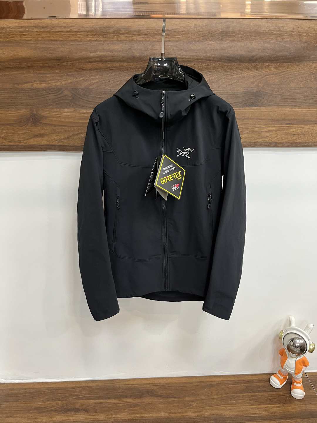 NO:531967,The main recommendation is the Arcteryx 25SS new sportswear Archaeopteryx hooded jacket made of recycled nylon fabric. It is a sports outdoor quick-drying casual jacket. The style is very unique and novel, the texture is excellent, and the upper body effect is huge and beautiful. It is highly recommended!  S-XXL H2025 new model debut, arc'teryx, jackets & coats, jackets & coats, hats, alexander wang19860909主推 Arcteryx 25SS新款运动服始祖鸟连帽夹克采用再生尼龙面料制作而成,运动户外速干休闲外套,款式非常独特新颖,档次感超赞,上身效果巨好看,强烈推荐！ 码数S-XXL H2025新款首发,arc'teryx,jackets & coats,jackets & coats,hats,alexander wang,Men's clothing