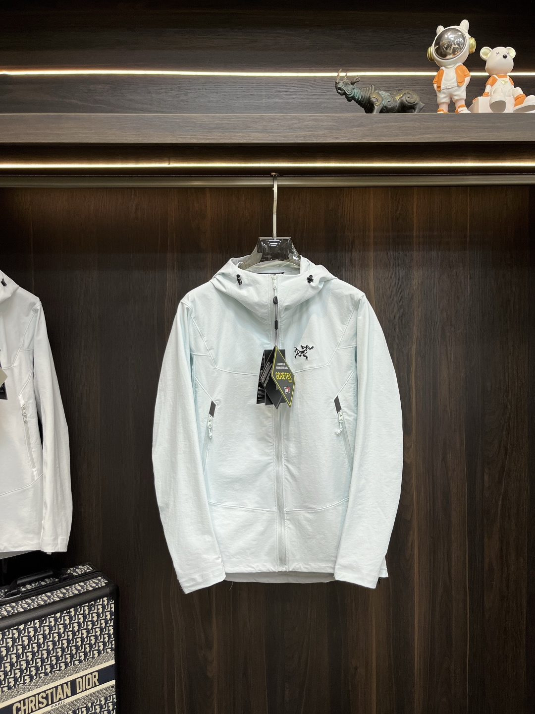 NO:565309,The main recommendation is the Arcteryx 25SS new sportswear Arc'teryx hooded jacket made of regenerated nylon fabric. It is a quick-drying casual jacket for sports and outdoor use. The style is very unique and novel, with a great sense of class and a great-looking upper body effect. Highly recommended!  Size S-XXL H new model debut,arc'teryx,jackets & coats,jackets & coats,hats,alexander wang19860909主推 Arcteryx 25SS新款运动服始祖鸟连帽夹克采用再生尼龙面料制作而成,运动户外速干休闲外套,款式非常独特新颖,档次感超赞,上身效果巨好看,强烈推荐！ 码数S-XXL H新款首发,arc'teryx,jackets & coats,jackets & coats,hats,alexander wang,Men's clothing