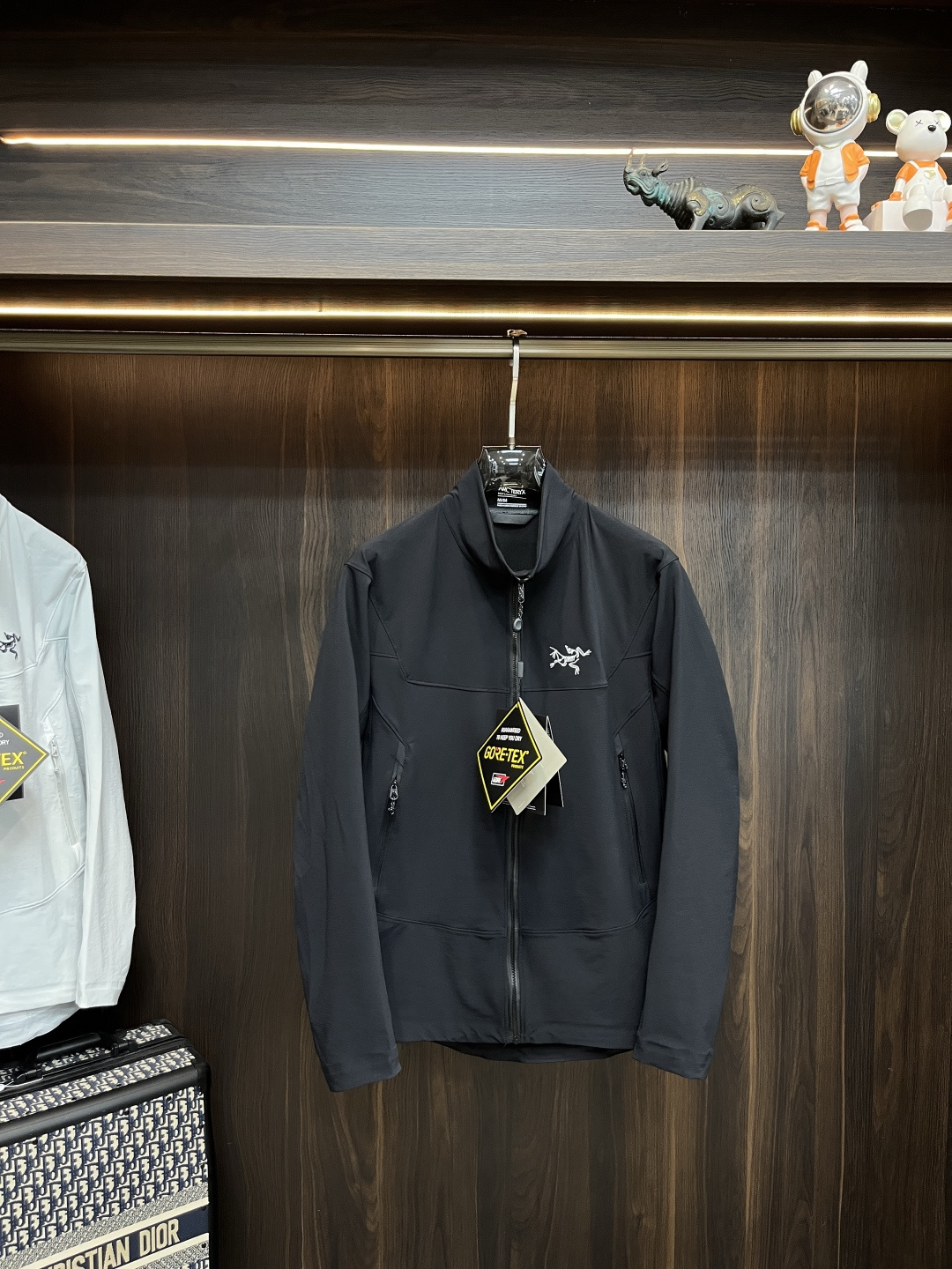 NO:573989,The main recommendation is the Arcteryx 25SS new sportswear Arc'teryx hooded jacket made of regenerated nylon fabric. It is a quick-drying casual jacket for sports and outdoor use. The style is very unique and novel, with a great sense of class and a great-looking upper body effect. Highly recommended!  Size S-XXL H new model debut,arc'teryx,jackets & coats,jackets & coats,hats,alexander wang19860909主推 Arcteryx 25SS新款运动服始祖鸟连帽夹克采用再生尼龙面料制作而成,运动户外速干休闲外套,款式非常独特新颖,档次感超赞,上身效果巨好看,强烈推荐！ 码数S-XXL H新款首发,arc'teryx,jackets & coats,jackets & coats,hats,alexander wang,Men's clothing