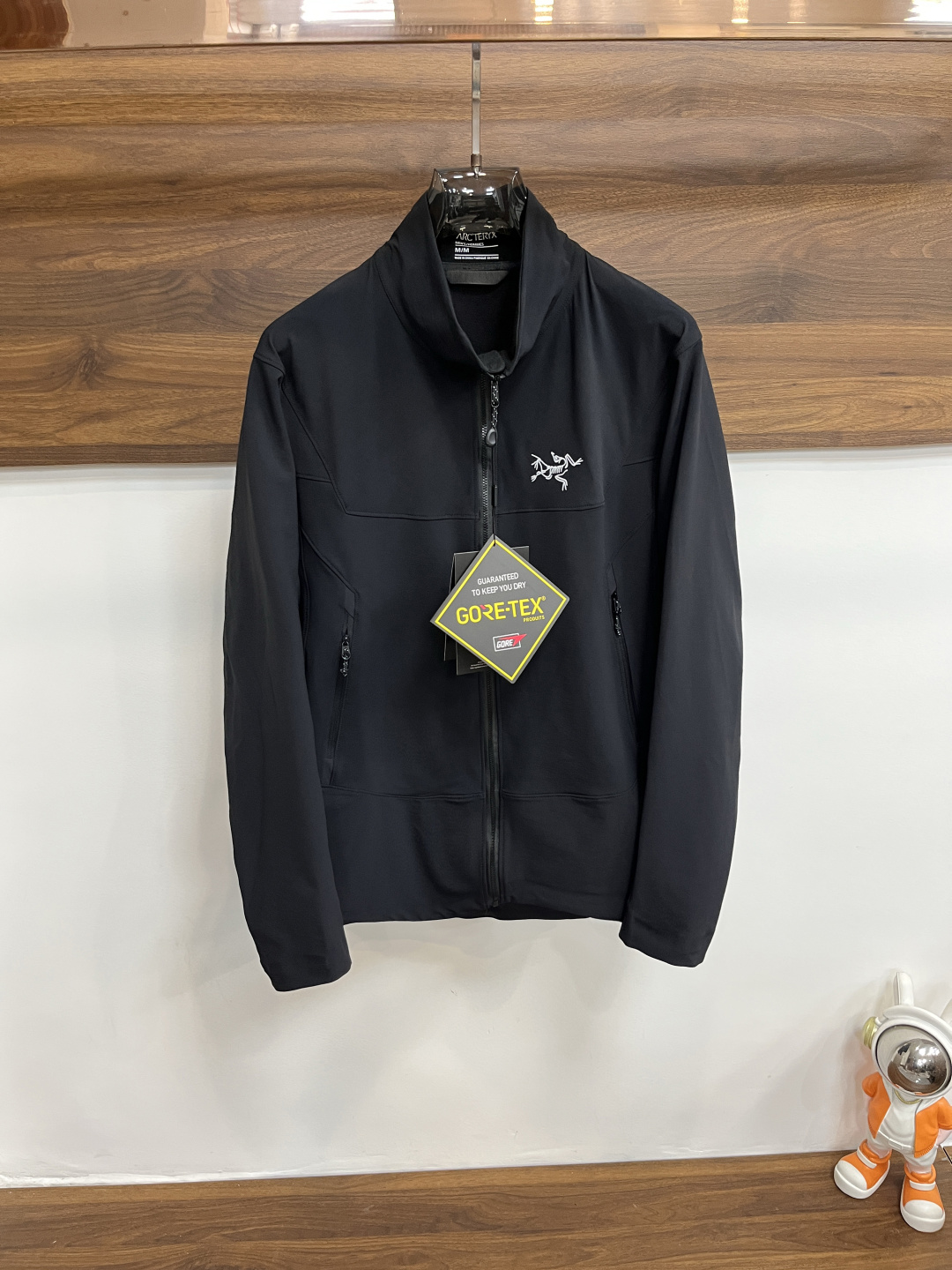 NO:527750,The main recommendation is the Arcteryx 25SS new sportswear Archaeopteryx hooded jacket made of recycled nylon fabric. It is a sports outdoor quick-drying casual jacket. The style is very unique and novel, the texture is excellent, and the upper body effect is huge and beautiful. It is highly recommended!  S-XXL H new model debut, arc'teryx, jackets & coats, jackets & coats, hats, alexander wang19860909主推 Arcteryx 25SS新款运动服始祖鸟连帽夹克采用再生尼龙面料制作而成,运动户外速干休闲外套,款式非常独特新颖,档次感超赞,上身效果巨好看,强烈推荐！ 码数S-XXL H新款首发,arc'teryx,jackets & coats,jackets & coats,hats,alexander wang,Men's clothing