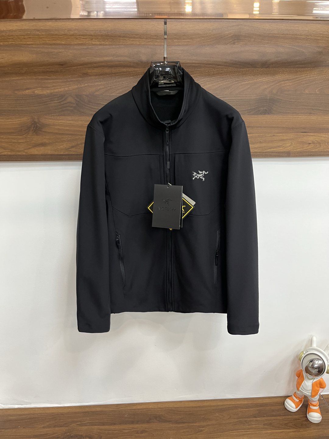 NO:644596,The main recommendation is the Arcteryx 25SS new sportswear Arc'teryx stand-collar jacket made of recycled nylon fabric. It is a quick-drying casual jacket for sports and outdoor use. The style is very unique and novel, the sense of class is superb, and the upper body effect is great. Highly recommended!  Size S-XXL H new model debut,arc'teryx,jackets & coats,jackets & coats,alexander wang19860909主推 Arcteryx 25SS新款运动服始祖鸟立领夹克采用再生尼龙面料制作而成,运动户外速干休闲外套,款式非常独特新颖,档次感超赞,上身效果巨好看,强烈推荐！ 码数S-XXL H新款首发,arc'teryx,jackets & coats,jackets & coats,alexander wang,Men's clothing