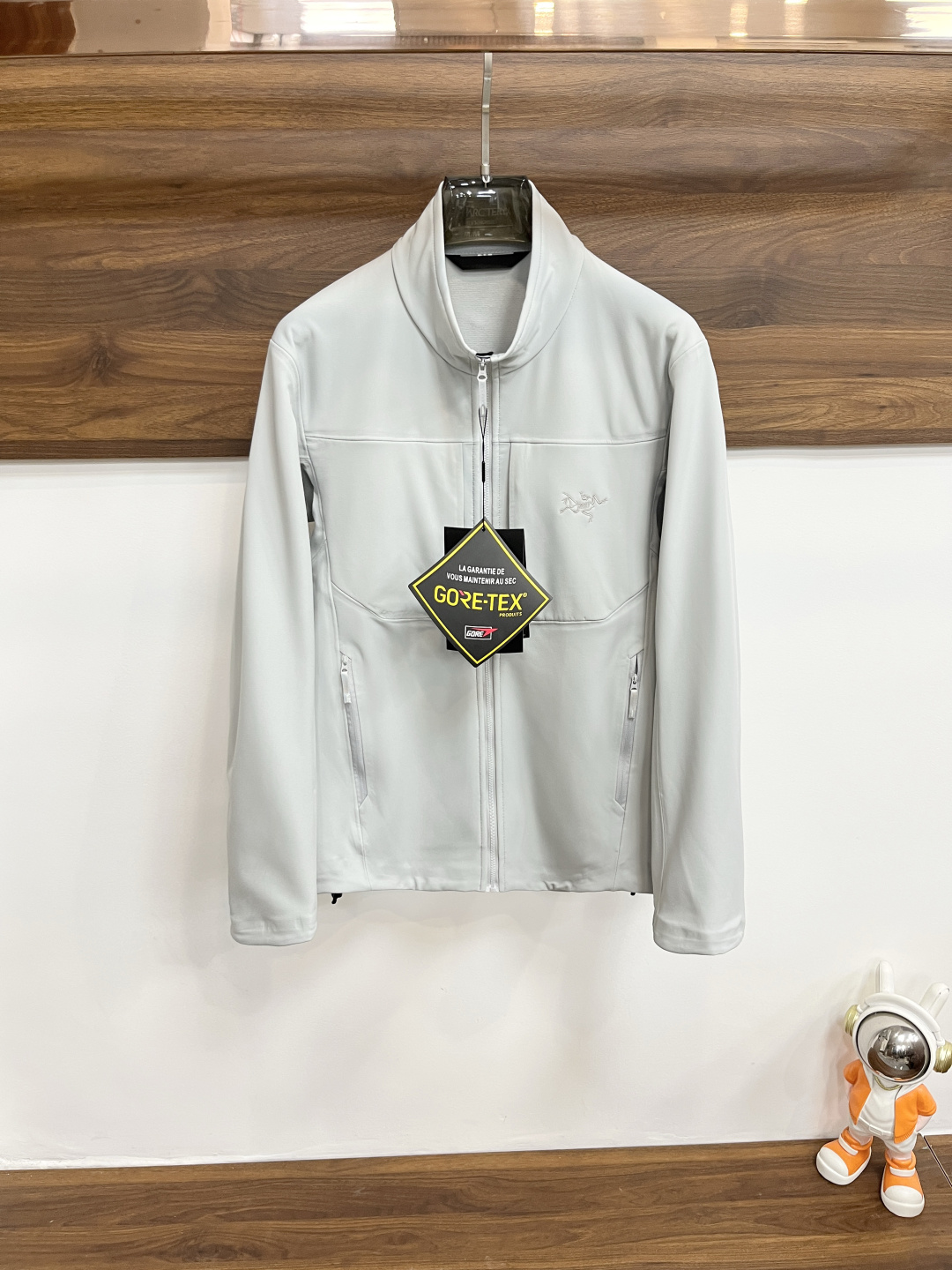 NO:528725,The main recommendation is the Arcteryx 25SS new sportswear Archaeoptera bird stand collar jacket made of recycled nylon fabric. It is a sports outdoor quick-drying casual jacket. The style is very unique and novel, the texture is excellent, and the upper body effect is huge and beautiful. It is highly recommended!  S-XXL H2025 new model debut, arc'teryx, jackets & coats, jackets & coats, alexander wang19860909主推 Arcteryx 25SS新款运动服始祖鸟立领夹克采用再生尼龙面料制作而成,运动户外速干休闲外套,款式非常独特新颖,档次感超赞,上身效果巨好看,强烈推荐！ 码数S-XXL H2025新款首发,arc'teryx,jackets & coats,jackets & coats,alexander wang,Men's clothing