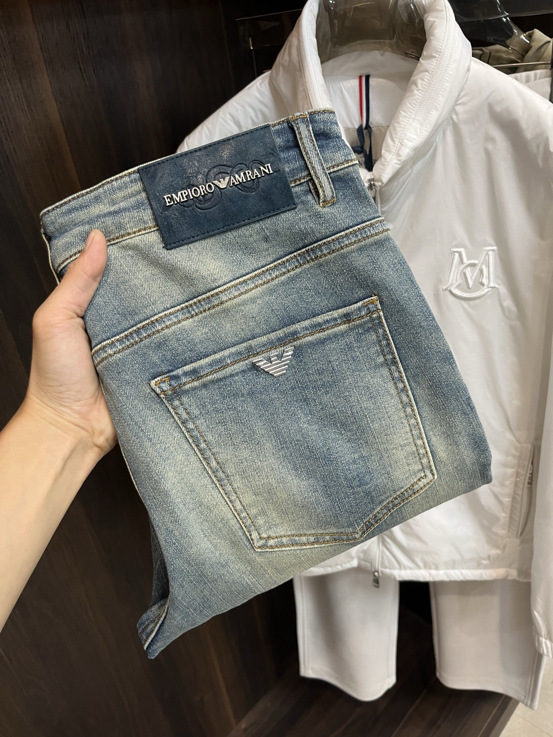 NO:528705,The main recommendation is Armnai exclusively for new Armani fashion men's fashionable casual pants, high-end European version original single jeans, trendy and fashionable casual pants. It is breathable and comfortable, impeccable details, and the brand element design concept reflects high quality. It presents casual cuts, and the upper body style is superb!  Number of codes 28-38 (no 37) H2025 new model first release, Armani, jeans, alexander wang19860909主推 Armnai 独家专供新款阿玛尼潮男时尚休闲裤,高端欧版原单牛仔裤子,潮流时尚休闲裤子 透气舒适度高,细节无可挑剔,品牌元素设计理念,体现高品质.呈现休闲裁剪,上身版型超赞！ 码数28-38（无37） H2025新款首发,,armani,jeans,alexander wang,Men's clothing