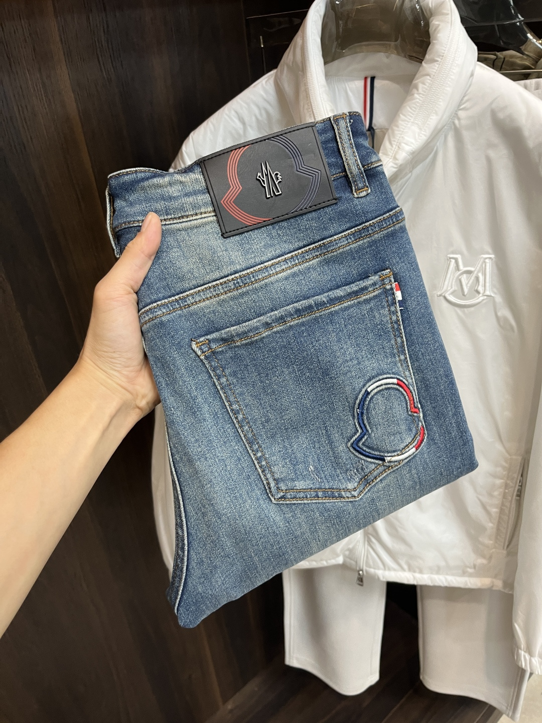 NO:528711,The main recommendation Moncler is exclusively available for new style men's fashionable casual pants, high-end European version of original single jeans, trendy and fashionable casual pants. It is breathable and comfortable, impeccable details, and the brand element design concept reflects high quality. It presents casual cuts, and the upper body style is superb!  Number of codes 28-38 (no 37) H2025 new model first release, Moncler, jeans, alexander wang19860909主推 Moncler 独家专供新款蒙口潮男时尚休闲裤,高端欧版原单牛仔裤子,潮流时尚休闲裤子 透气舒适度高,细节无可挑剔,品牌元素设计理念,体现高品质.呈现休闲裁剪,上身版型超赞！ 码数28-38（无37） H2025新款首发,,Moncler,jeans,alexander wang,Men's clothing