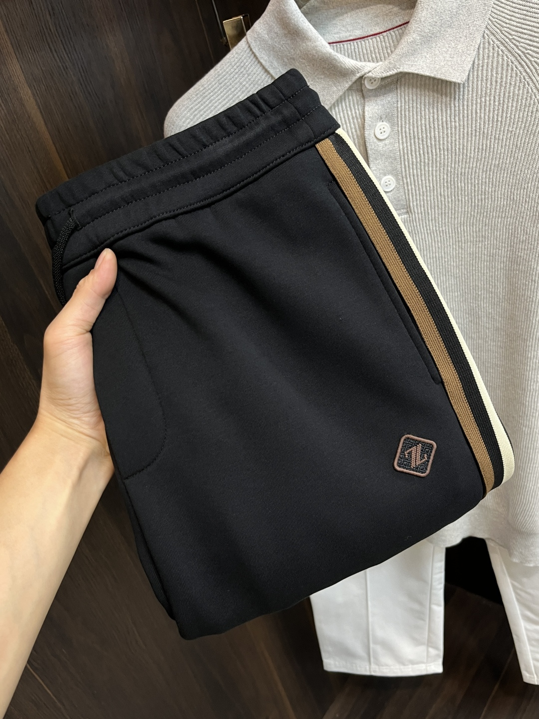 NO:608361,The main recommendation is Zegna’s 25 new autumn and winter casual pants. Zegna’s pants can definitely make money with your eyes closed!  Autumn and winter casual pants, very versatile, elastic waist, can be worn for daily work and outdoor sports, a must-have in the wardrobe!  Size 48-58 (M-4XL) H2025 new model debut,,zegna,alexander wang19860909主推 Zegna 25年秋冬新款休闲裤杰尼亚这款裤子绝对可以闭眼收入！秋冬休闲裤,非常百搭,弹力腰围,日常工作户外运动都可以穿着,衣柜里的必备品！ 尺码48-58（M-4XL） H2025新款首发,,zegna,alexander wang,Men's clothing