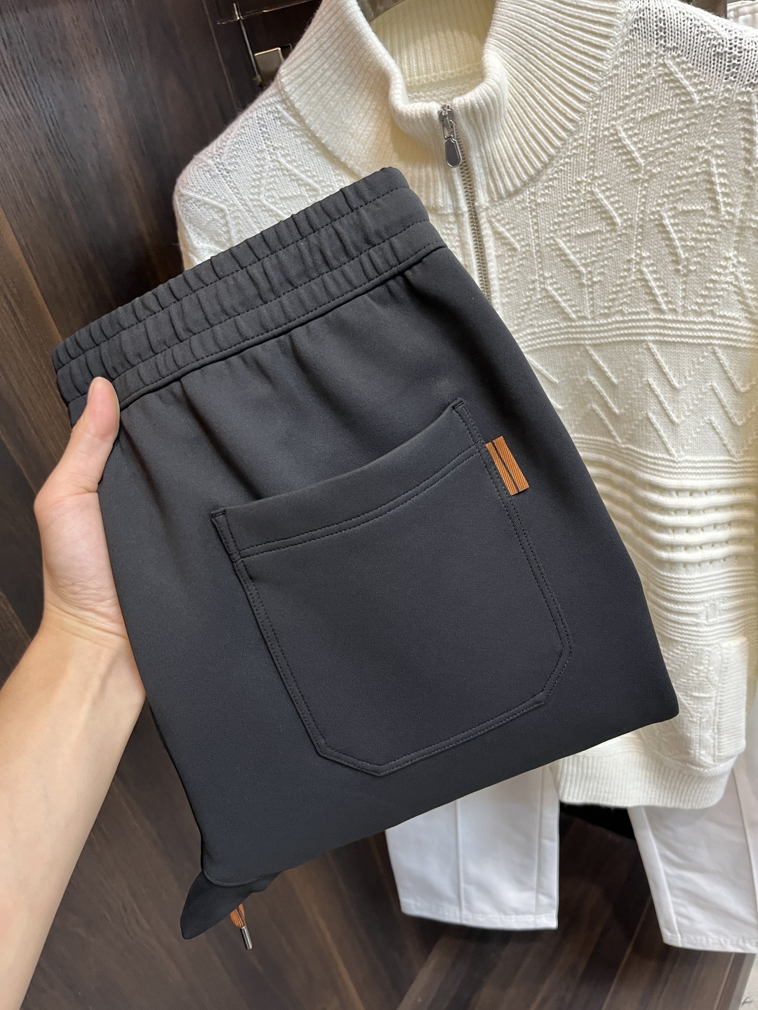 NO:573993,The main recommendation is Zegna’s 25 new autumn and winter casual pants. Zegna’s pants can definitely make money with your eyes closed!  Autumn and winter casual pants, very versatile, elastic waist, can be worn for daily work and outdoor sports, a must-have in the wardrobe!  Size 48-58 (M-4XL) H new model debut,,zegna,alexander wang19860909主推 Zegna 25年秋冬新款休闲裤杰尼亚这款裤子绝对可以闭眼收入！秋冬休闲裤,非常百搭,弹力腰围,日常工作户外运动都可以穿着,衣柜里的必备品！ 尺码48-58（M-4XL） H新款首发,,zegna,alexander wang,Men's clothing