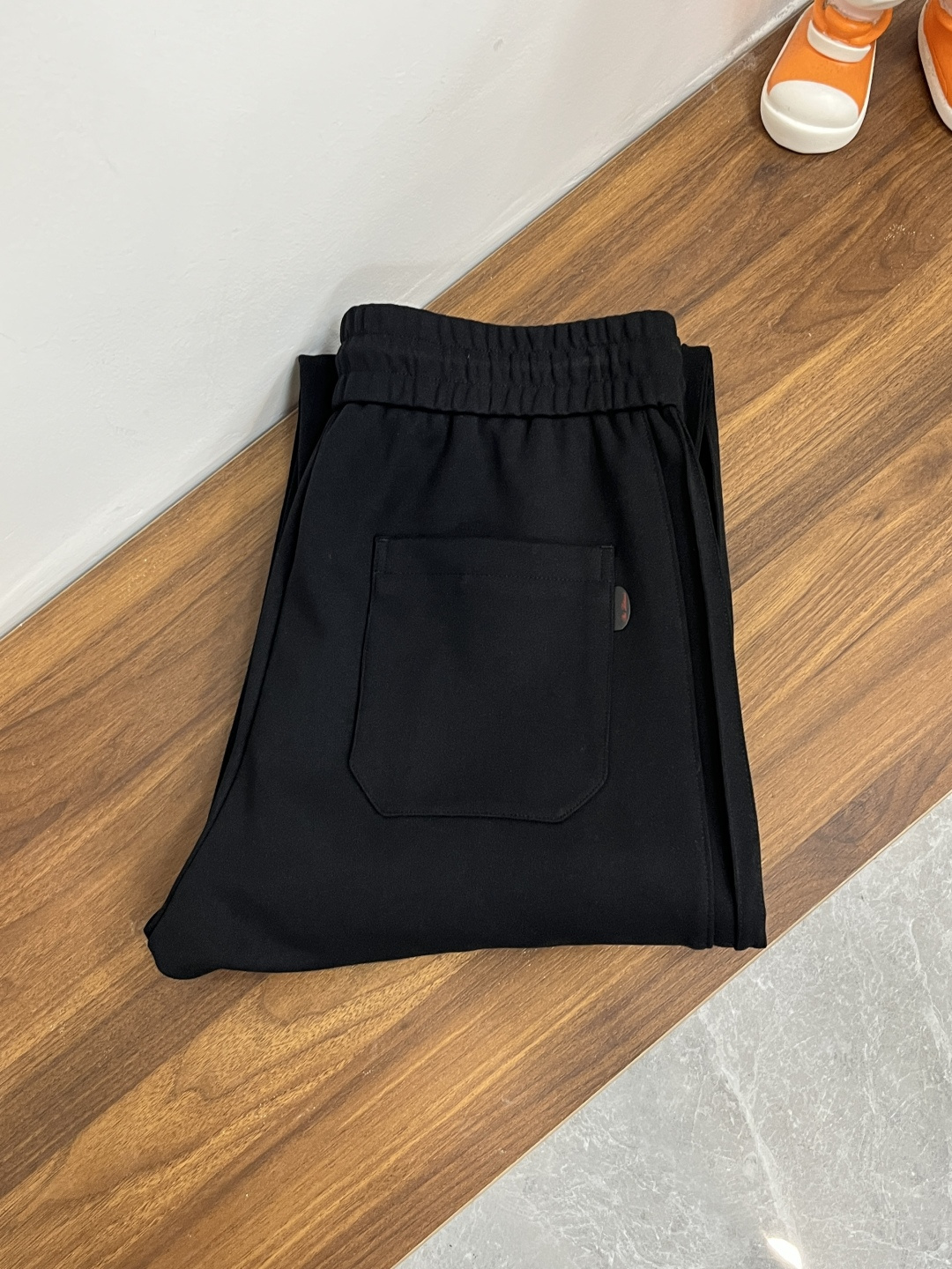 NO:571861,The main recommendation is the new autumn and winter casual pants LP of L year. This pair of pants can definitely make money with your eyes closed!  Autumn and winter casual pants, very versatile, elastic waist, can be worn for daily work and outdoor sports, a must-have in the wardrobe!  Size 48-58 (M-4XL) H new model debut,,loro piana,alexander wang19860909主推 L年秋冬新款休闲裤LP这款裤子绝对可以闭眼收入！秋冬休闲裤,非常百搭,弹力腰围,日常工作户外运动都可以穿着,衣柜里的必备品！ 尺码48-58（M-4XL） H新款首发,,loro piana,alexander wang,Men's clothing