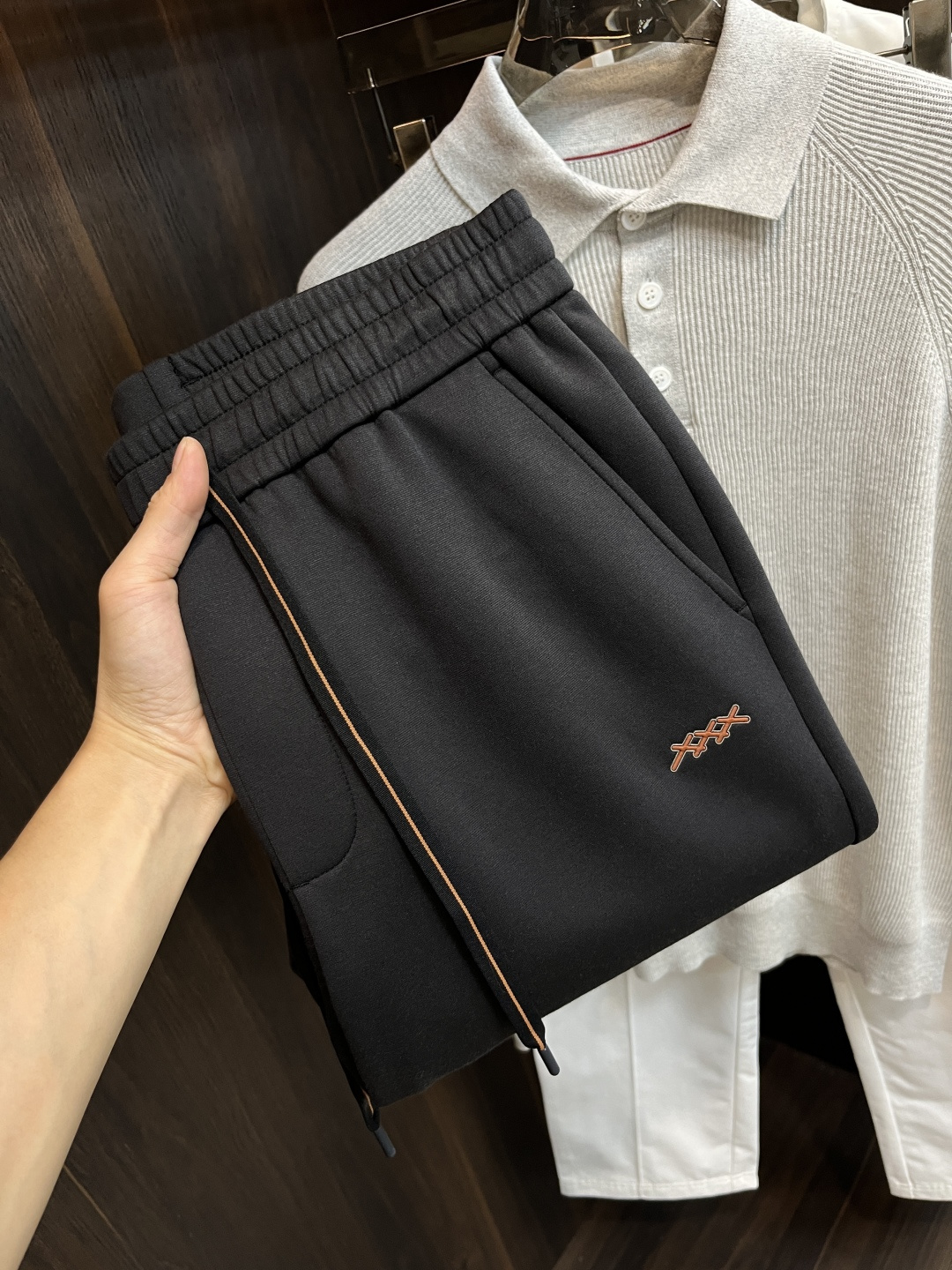 NO:573980,The main recommendation is Zegna’s 25 new autumn and winter casual pants. Zegna’s pants can definitely make money with your eyes closed!  Autumn and winter casual pants, very versatile, elastic waist, can be worn for daily work and outdoor sports, a must-have in the wardrobe!  Size 48-58 (M-4XL) H new model debut,,zegna,alexander wang19860909主推 Zegna 25年秋冬新款休闲裤杰尼亚这款裤子绝对可以闭眼收入！秋冬休闲裤,非常百搭,弹力腰围,日常工作户外运动都可以穿着,衣柜里的必备品！ 尺码48-58（M-4XL） H新款首发,,zegna,alexander wang,Men's clothing