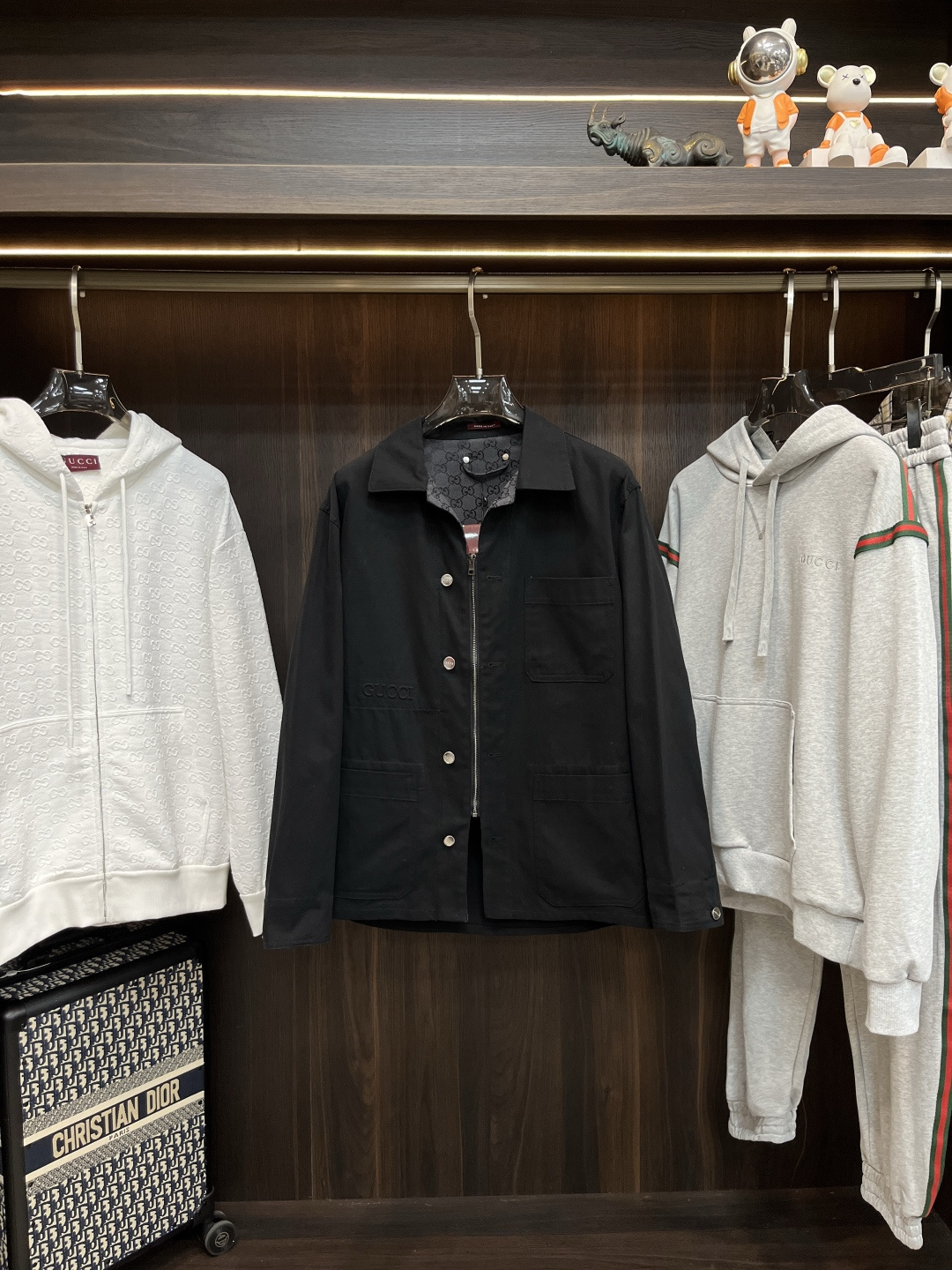 NO:594867,The main recommendation is the Gucci 25 new GG jacquard canvas jacket. This Gucci jacket is made of black fabric and GG canvas. It has a front zipper and button closure, giving it a unique charm. Highly recommended!  Code number 46 48 50 52 H,,gucci,gucci,jackets & coats,alexander wang19860909主推 Gucci 25新款GG提花帆布夹克,古驰这款夹克已黑色面料搭配GG帆布匠心打造,正面拉链和纽扣开合,尽释别致风韵.强烈推荐！ 码数46 48 50 52 H,,gucci,gucci,jackets & coats,alexander wang,Men's clothing