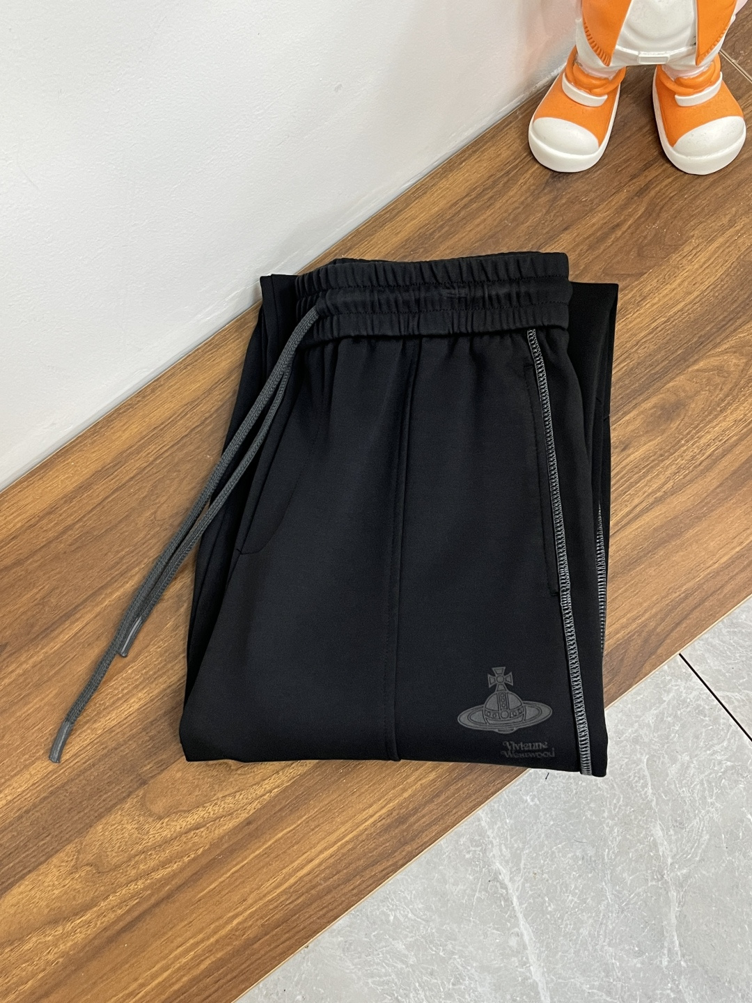 NO:550828,Mainly recommend Croxin 2025 new autumn and winter casual pants!  On sale simultaneously on the official website. Brand classic LOGO casual pants, customized fabrics, excellent comfort, strong touch. Highly recognizable, perfect appearance and craftsmanship. Size M-3XL H2025 new model debut, chrome hearts, alexander wang19860909主推 克罗心 2025秋冬新款休闲裤！官网同步发售.品牌经典LOGO休闲裤 ,定制面料,舒适度极好,手触感强烈.辨识度极高,完美品相工艺. 尺码M-3XL H2025新款首发,,chrome hearts,alexander wang,Men's clothing