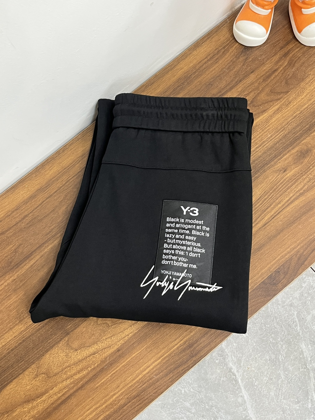 NO:539314,The main recommendation is Y-3 new autumn and winter casual pants!  The official website is released simultaneously. The brand's classic LOGO casual pants, customized fabric, excellent comfort, strong hand touch, extremely high recognition, perfect quality craftsmanship. The new model of size M-3XL H is released, alexander wang19860909主推 Y-3 秋冬新款休闲裤！官网同步发售.品牌经典LOGO休闲裤 ,定制面料,舒适度极好,手触感强烈.辨识度极高,完美品相工艺. 尺码M-3XL H新款首发,,alexander wang,Men's clothing
