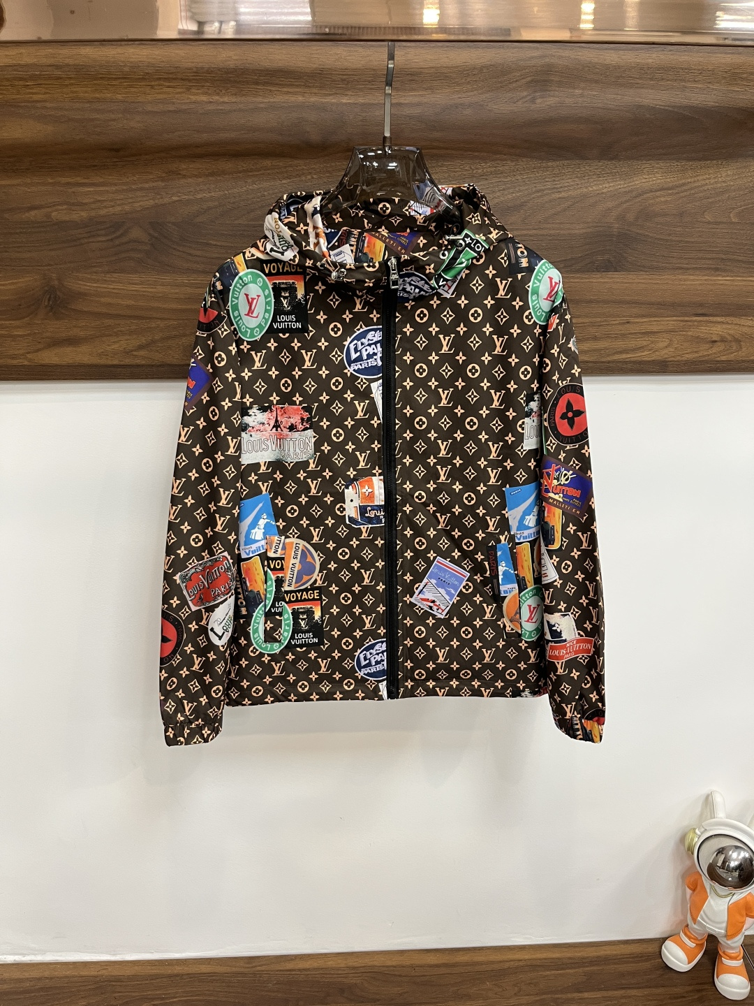 NO:541319,The main recommendation is LV donkey brand ss autumn and winter new men's hooded jacket jacket, original single three-standard complete high-end version, counter custom fabric, high breathability and comfort, impeccable details, brand element design concept, reflecting high quality. The feel is delicate and soft, presenting casual cut, and the upper body style is superb. The number of code M~3XL H is the first release of the new model, louis vuitton, louis vuitton, jackets & coats, jackets & coats, hats, alexander wang19860909主推 LV 驴牌 ss秋冬新款男士连帽夹克外套,原单三标齐全高端版本 专柜定制面料 透气舒适度高,细节无可挑剔,品牌元素设计理念,体现高品质.手感细腻柔软 呈现休闲裁剪,上身版型超赞 码数M～3XL H新款首发,,louis vuitton,louis vuitton,jackets & coats,jackets & coats,hats,alexander wang,Men's clothing