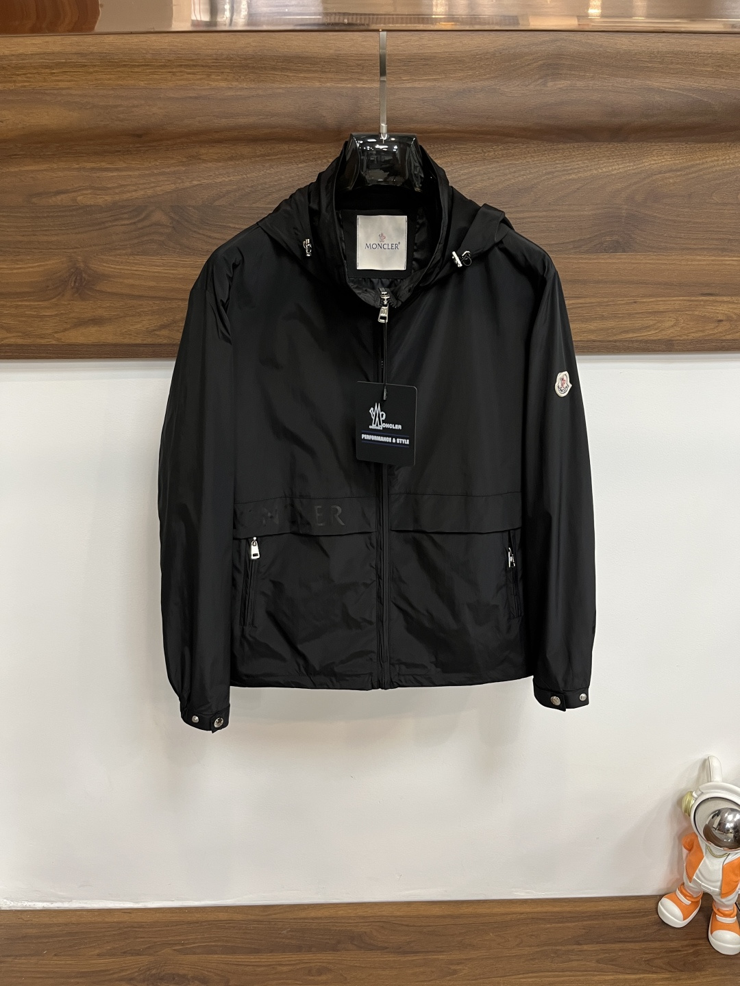NO:539312,The main recommendation is Moncler ss new men's hooded jacket jacket for autumn and winter, the original three-standard complete high-end version, custom-made fabric for counter, breathable and comfortable, impeccable details, brand element design concept, reflecting high quality. The feel is delicate and soft, presenting casual cut, and the upper body style is superb. The number of code M~3XL H is the first to release, Moncler, jackets & coats, jackets & coats, hats, alexander wang19860909主推 Moncler 蒙口 ss秋冬新款男士连帽夹克外套,原单三标齐全高端版本 专柜定制面料 透气舒适度高,细节无可挑剔,品牌元素设计理念,体现高品质.手感细腻柔软 呈现休闲裁剪,上身版型超赞 码数M～3XL H新款首发,,Moncler,jackets & coats,jackets & coats,hats,alexander wang,Men's clothing