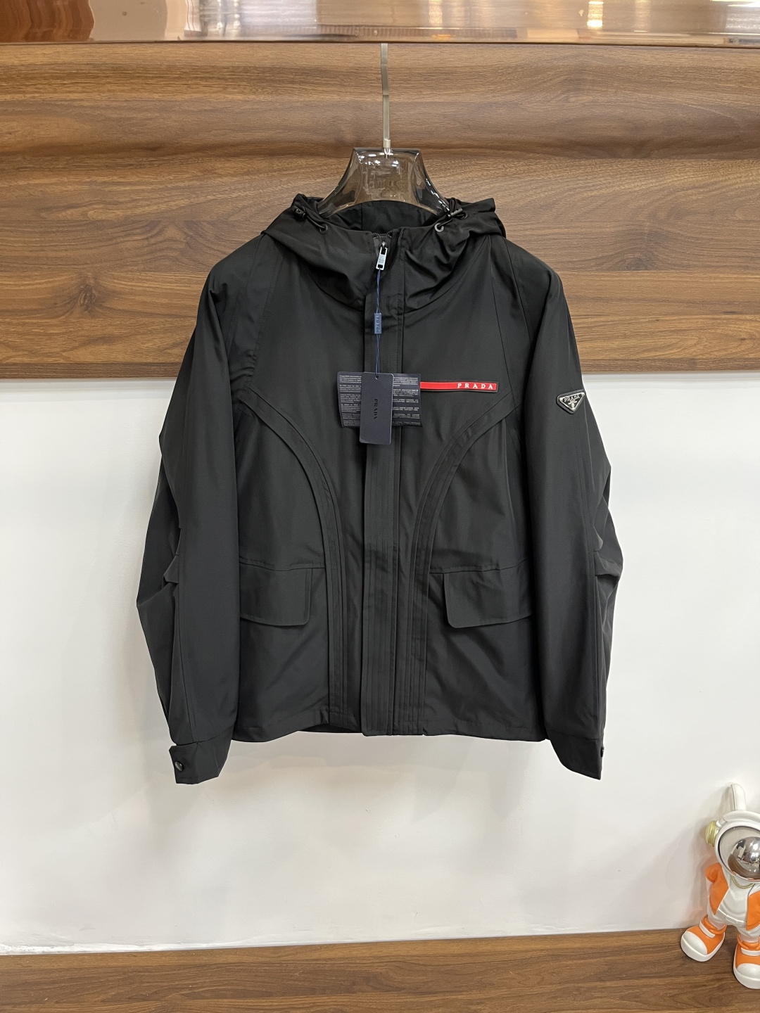 NO:539315,The main recommendation is LV donkey brand ss autumn and winter new men's hooded jacket jacket, original single three-standard complete high-end version, counter custom fabric, high breathability and comfort, impeccable details, brand element design concept, reflecting high quality. The feel is delicate and soft, presenting casual cut, and the upper body style is superb. The number of code M~3XL H is the first release of the new model, louis vuitton, louis vuitton, jackets & coats, jackets & coats, hats, alexander wang19860909主推 LV 驴牌 ss秋冬新款男士连帽夹克外套,原单三标齐全高端版本 专柜定制面料 透气舒适度高,细节无可挑剔,品牌元素设计理念,体现高品质.手感细腻柔软 呈现休闲裁剪,上身版型超赞 码数M～3XL H新款首发,,louis vuitton,louis vuitton,jackets & coats,jackets & coats,hats,alexander wang,Men's clothing