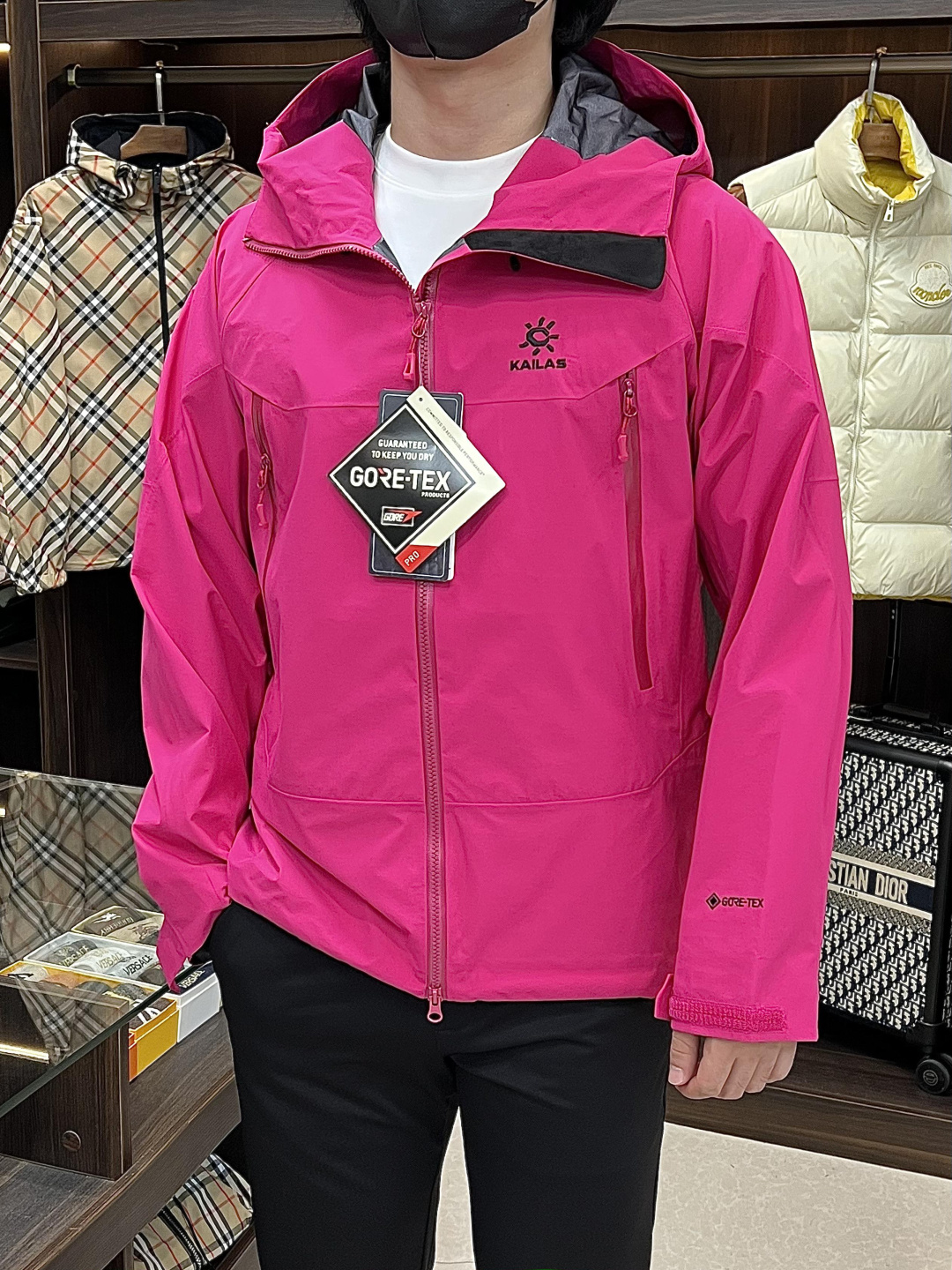 NO:550870,The main recommendation is the new KAILAS 25SS sportswear Kaile stone hooded jacket made of recycled nylon fabric. It is a sports outdoor quick-drying casual jacket. The style is very unique and novel, the texture is excellent, and the upper body effect is huge and beautiful. It is highly recommended!  S-2XL H2025 new model first release, Jackets & coats, Jackets & coats, Hats, Alexander wang19860909主推 KAILAS 25SS新款运动服凯乐石连帽夹克采用再生尼龙面料制作而成,运动户外速干休闲外套,款式非常独特新颖,档次感超赞,上身效果巨好看,强烈推荐！ 码数S-2XL H2025新款首发,,jackets & coats,jackets & coats,hats,alexander wang,Men's clothing