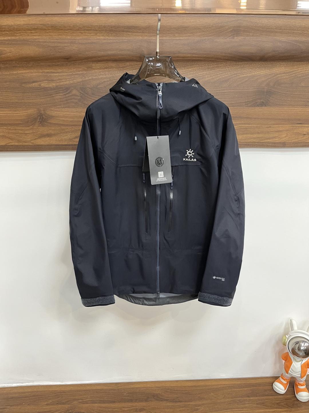 NO:541337,The main recommendation is the new KAILAS 25SS sportswear KAILAS hooded jacket made of recycled nylon fabric. It is a sports outdoor quick-drying casual jacket. The style is very unique and novel, the texture is excellent, and the upper body effect is huge and beautiful. It is highly recommended!  S-2XL H new model first launch, Jackets & coats, Jackets & coats, Hats, Alexander wang19860909主推 KAILAS 25SS新款运动服凯乐石连帽夹克采用再生尼龙面料制作而成,运动户外速干休闲外套,款式非常独特新颖,档次感超赞,上身效果巨好看,强烈推荐！ 码数S-2XL H新款首发,,jackets & coats,jackets & coats,hats,alexander wang,Men's clothing