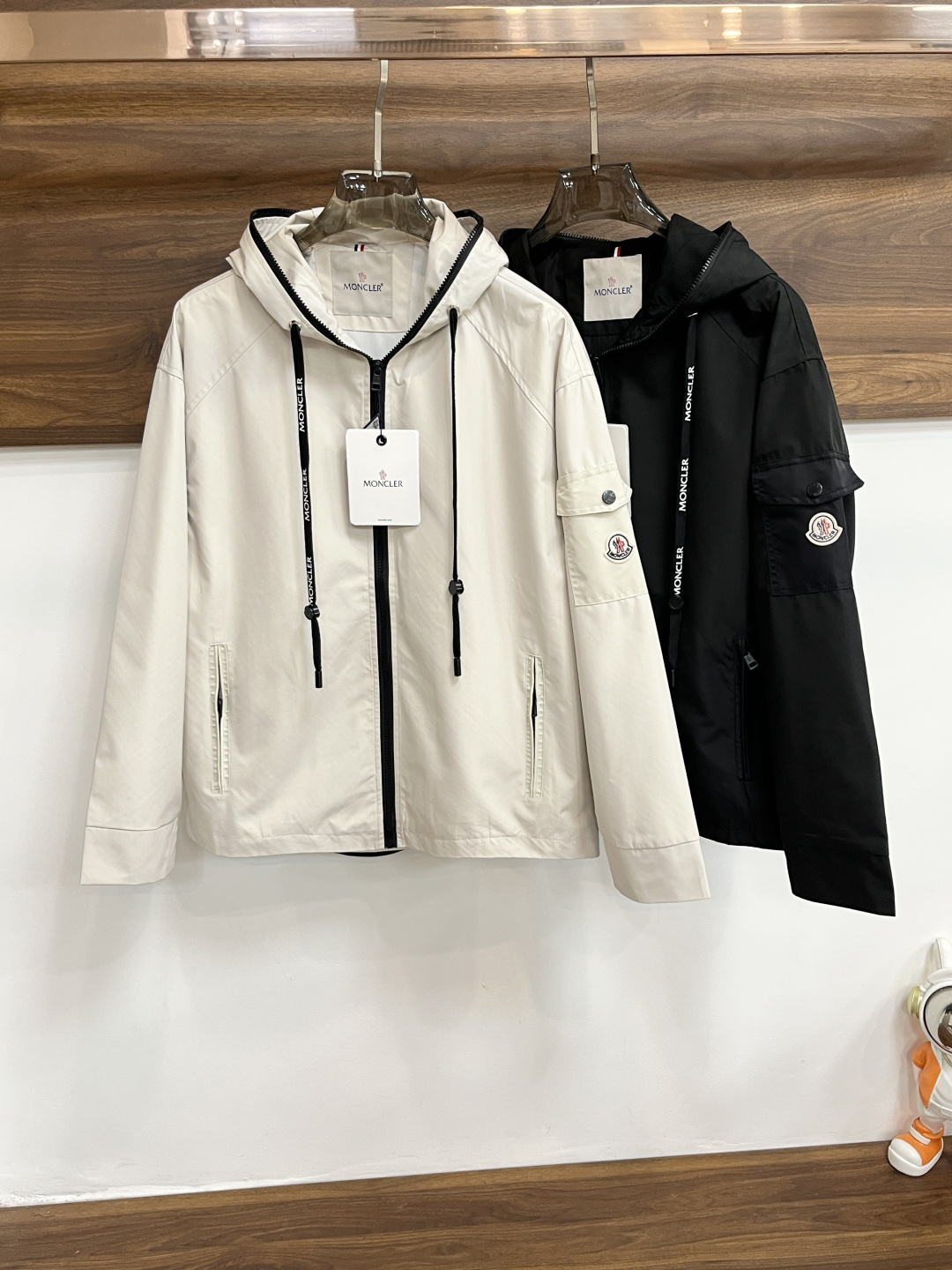 NO:566966,The main recommendation is Moncler ss autumn and winter new men's lapel jacket, the original three-label complete high-end version. Custom-made fabrics at the counter. Highly breathable and comfortable, impeccable details, brand element design concept, reflecting high quality. It feels delicate and soft. It presents casual tailoring, and the upper body version is awesome. The size is M~3XL. H is the new debut, Moncler, jackets & coats, jackets & coats, alexander wang19860909主推 Moncler 蒙口 ss秋冬新款男士翻领夹克外套,原单三标齐全高端版本 专柜定制面料 透气舒适度高,细节无可挑剔,品牌元素设计理念,体现高品质.手感细腻柔软 呈现休闲裁剪,上身版型超赞 码数M～3XL H新款首发,,Moncler,jackets & coats,jackets & coats,alexander wang,Men's clothing