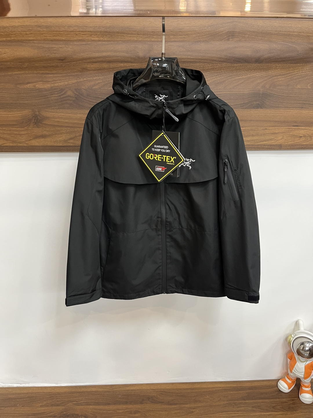 NO:549709,The main recommendation is ARCTERYX 2025ss autumn and winter new men's lapel jacket jacket, original single three-standard complete high-end version, counter custom fabric, high breathability and comfort, impeccable details, brand element design concept, reflecting high quality. The feel is delicate and soft, presents casual cut, and the upper body style is super good. The number of code M~3XL H2025 new model is launched, arc'teryx, jackets & coats, jackets & coats, alexander wang19860909主推 ARCTERYX 始祖鸟 2025ss秋冬新款男士翻领夹克外套,原单三标齐全高端版本 专柜定制面料 透气舒适度高,细节无可挑剔,品牌元素设计理念,体现高品质.手感细腻柔软 呈现休闲裁剪,上身版型超赞 码数M～3XL H2025新款首发,arc'teryx,jackets & coats,jackets & coats,alexander wang,Men's clothing