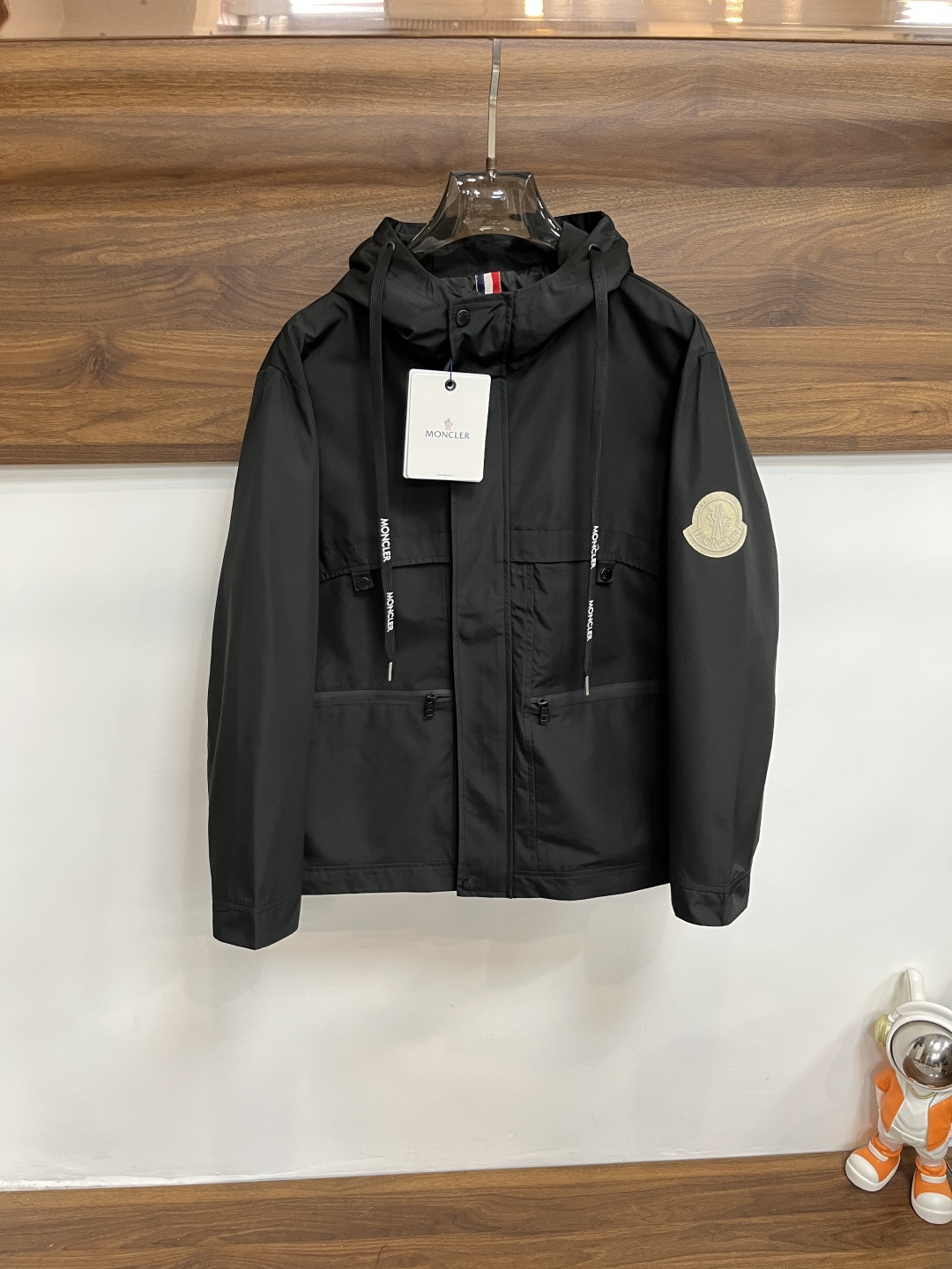 NO:565328,The main recommendation is Moncler ss autumn and winter new men's lapel jacket, the original three-label complete high-end version. Custom-made fabrics at the counter. Highly breathable and comfortable, impeccable details, brand element design concept, reflecting high quality. It feels delicate and soft. It presents casual tailoring, and the upper body version is awesome. The size is M~3XL. H is the new debut, Moncler, jackets & coats, jackets & coats, alexander wang19860909主推 Moncler 蒙口 ss秋冬新款男士翻领夹克外套,原单三标齐全高端版本 专柜定制面料 透气舒适度高,细节无可挑剔,品牌元素设计理念,体现高品质.手感细腻柔软 呈现休闲裁剪,上身版型超赞 码数M～3XL H新款首发,,Moncler,jackets & coats,jackets & coats,alexander wang,Men's clothing