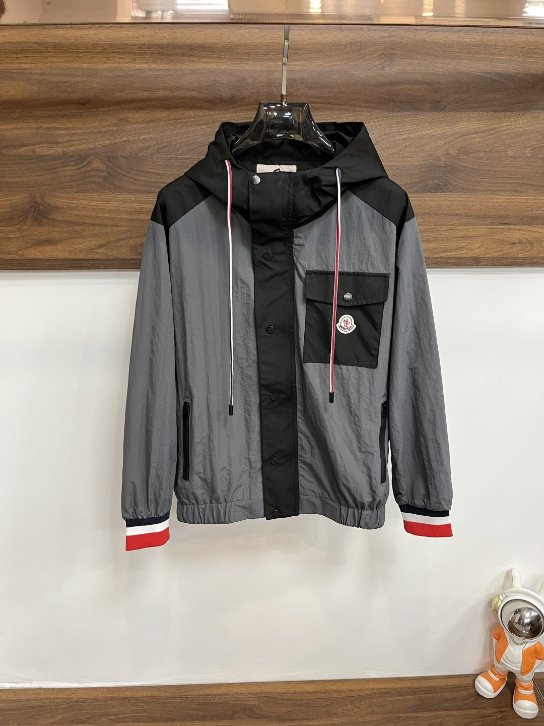 NO:565316,The main recommendation is Moncler ss autumn and winter new men's lapel jacket, the original three-label complete high-end version. Custom-made fabrics at the counter. Highly breathable and comfortable, impeccable details, brand element design concept, reflecting high quality. It feels delicate and soft. It presents casual tailoring, and the upper body version is awesome. The size is M~3XL. H is the new debut, Moncler, jackets & coats, jackets & coats, alexander wang19860909主推 Moncler 蒙口 ss秋冬新款男士翻领夹克外套,原单三标齐全高端版本 专柜定制面料 透气舒适度高,细节无可挑剔,品牌元素设计理念,体现高品质.手感细腻柔软 呈现休闲裁剪,上身版型超赞 码数M～3XL H新款首发,,Moncler,jackets & coats,jackets & coats,alexander wang,Men's clothing