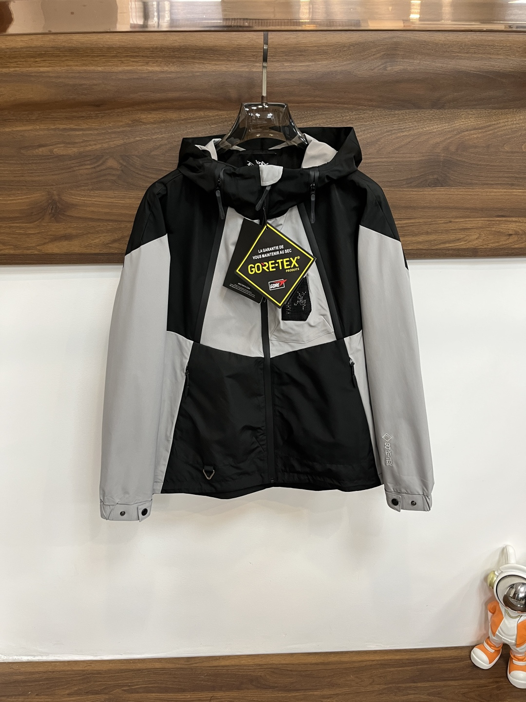 NO:601766,Mainly recommend ARCTERYX Arc'teryx 2025ss new men's lapel jacket for autumn and winter, high-end version with original three-label complete, counter-customized fabrics, high breathability and comfort, impeccable details, brand element design concept, reflecting high quality. Delicate and soft feel, casual tailoring, excellent upper body shape, size M ~ 3XL H2025 new model debut, arc'teryx, jackets & coats, jackets & coats, alexander wang19860909主推 ARCTERYX 始祖鸟 2025ss秋冬新款男士翻领夹克外套,原单三标齐全高端版本 专柜定制面料 透气舒适度高,细节无可挑剔,品牌元素设计理念,体现高品质.手感细腻柔软 呈现休闲裁剪,上身版型超赞 码数M～3XL H2025新款首发,arc'teryx,jackets & coats,jackets & coats,alexander wang,Men's clothing