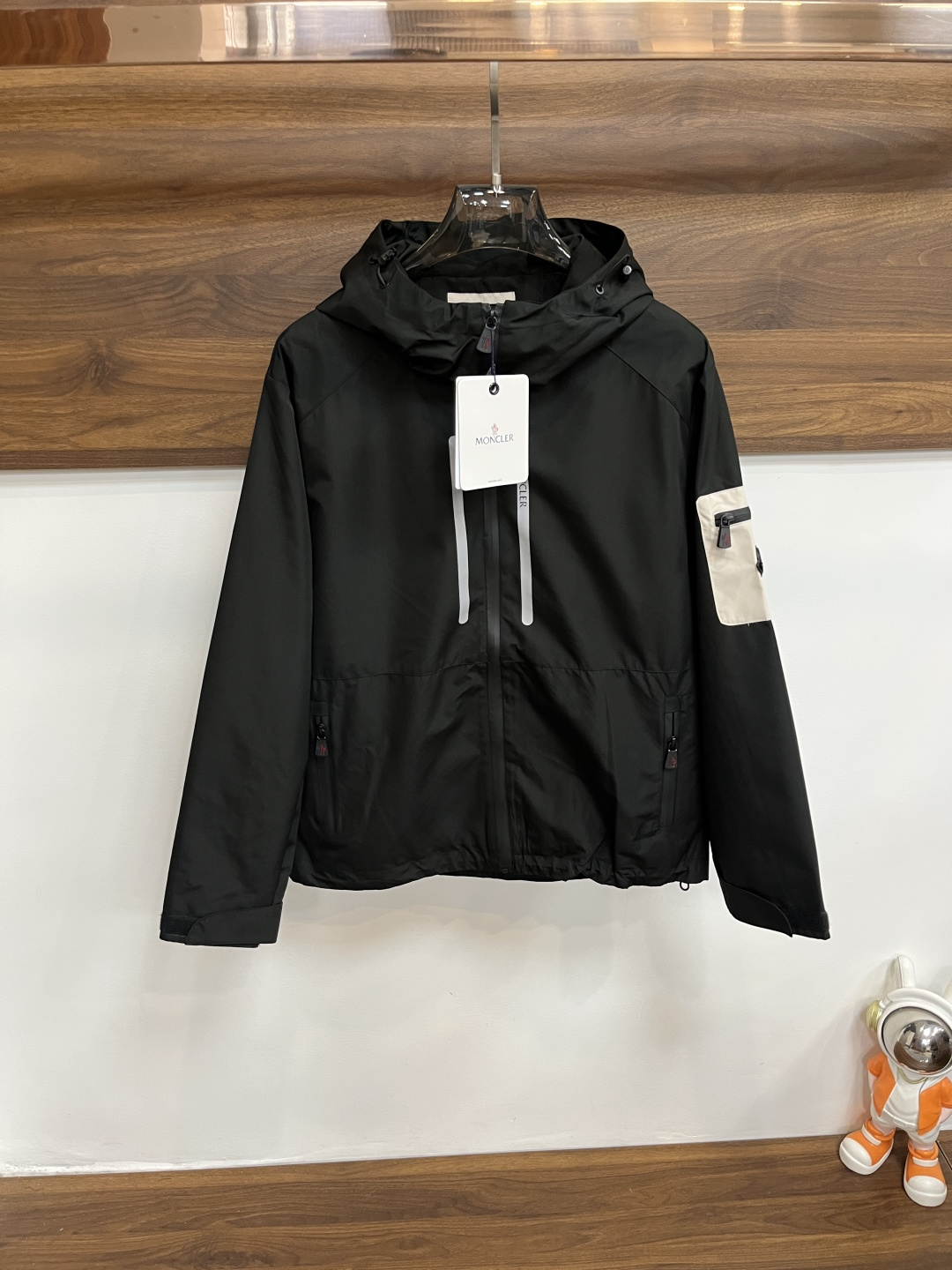 NO:565320,The main recommendation is Moncler ss autumn and winter new men's lapel jacket, the original three-label complete high-end version. Custom-made fabrics at the counter. Highly breathable and comfortable, impeccable details, brand element design concept, reflecting high quality. It feels delicate and soft. It presents casual tailoring, and the upper body version is awesome. The size is M~3XL. H is the new debut, Moncler, jackets & coats, jackets & coats, alexander wang19860909主推 Moncler 蒙口 ss秋冬新款男士翻领夹克外套,原单三标齐全高端版本 专柜定制面料 透气舒适度高,细节无可挑剔,品牌元素设计理念,体现高品质.手感细腻柔软 呈现休闲裁剪,上身版型超赞 码数M～3XL H新款首发,,Moncler,jackets & coats,jackets & coats,alexander wang,Men's clothing