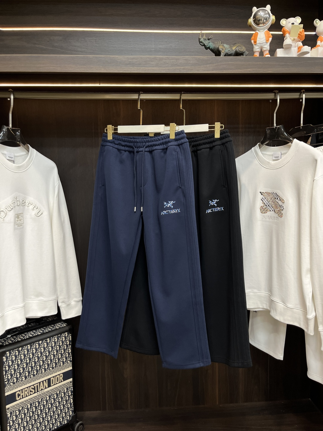 NO:594845,The main recommendation is ARCTERYX, which exclusively supplies the new Arc'teryx men's fashionable casual pants, high-end European original pants, trendy and fashionable casual pants. They are highly breathable and comfortable, with impeccable details. The brand element design concept embodies high quality. It presents casual tailoring and the upper body shape is awesome!  Size M-3XL H new model debut,arc'teryx,alexander wang19860909主推 ARCTERYX 独家专供新款始祖鸟潮男时尚休闲裤,高端欧版原单裤子,潮流时尚休闲裤子 透气舒适度高,细节无可挑剔,品牌元素设计理念,体现高品质.呈现休闲裁剪,上身版型超赞！ 码数M-3XL H新款首发,arc'teryx,alexander wang,Men's clothing