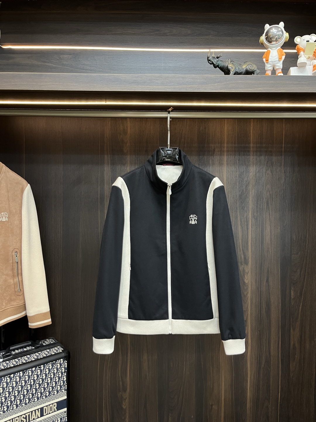 NO:540384,The main recommendation is the new BC baseball collar jacket for autumn. The popular BC suede jacket for autumn, which is comfortable and comfortable to wear. It is lazy and casual, combined with clean and simple colors, which is particularly pleasing to the eye and suitable for daily wear. It is passionately launched sports items embellished with vitality prints, fashionable and quality life!  Size M-3XL H2025 new model first release, Jackets & coats, Jackets & coats, Chamois leather, alexander wang19860909主推 BC 2025ss秋季新款发布BC棒球领夹克外套,秋季爆款麂皮绒外套,穿上就是舒适自在又显瘦的存在,慵懒而随性,结合干净简单的色系就特别耐看,适合日常穿着~倾情推出缀饰活力印花的运动单品,时尚品质生活！ 尺码M-3XL H2025新款首发,,jackets & coats,jackets & coats,chamois leather,alexander wang,Men's clothing