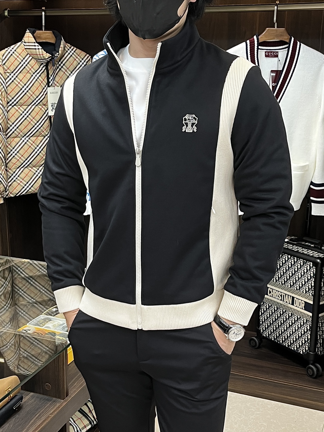 NO:549734,The main recommendation is the new BC baseball collar jacket for autumn. The popular BC suede jacket for autumn, which is comfortable and comfortable to wear. It is lazy and casual, combined with clean and simple colors, which is particularly pleasing to the eye and suitable for daily wear. It is passionately launched sports items embellished with vitality prints, fashionable and quality life!  Size M-3XL H2025 new model first release, Jackets & coats, Jackets & coats, Chamois leather, alexander wang19860909主推 BC 2025ss秋季新款发布BC棒球领夹克外套,秋季爆款麂皮绒外套,穿上就是舒适自在又显瘦的存在,慵懒而随性,结合干净简单的色系就特别耐看,适合日常穿着~倾情推出缀饰活力印花的运动单品,时尚品质生活！ 尺码M-3XL H2025新款首发,,jackets & coats,jackets & coats,chamois leather,alexander wang,Men's clothing