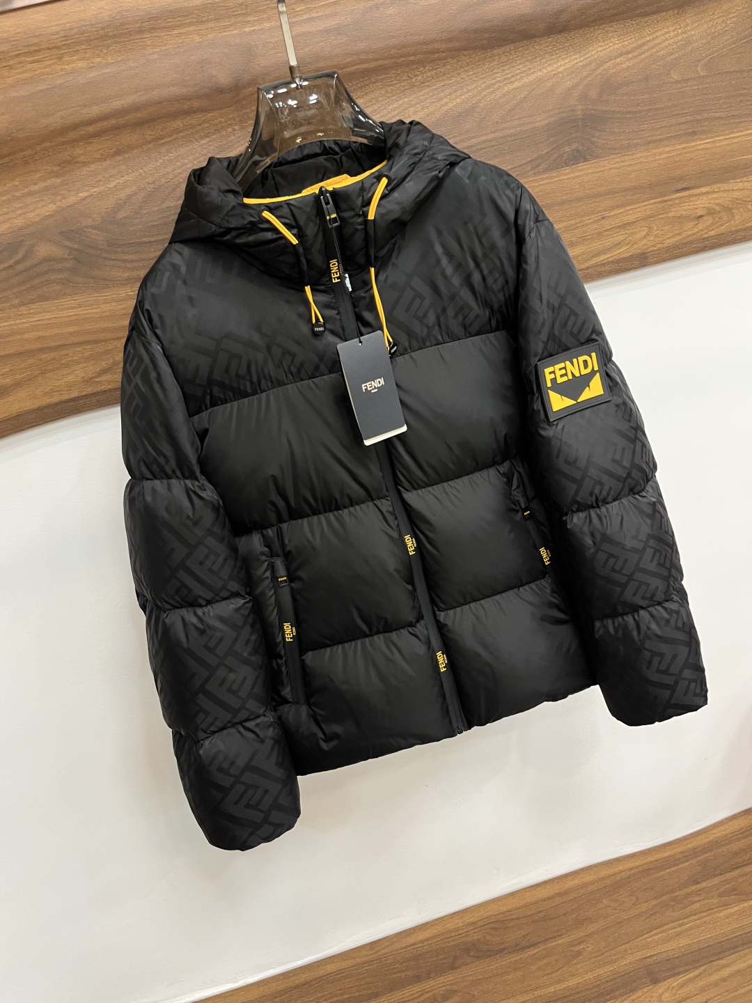 NO:597265,We mainly recommend down Fendi 2025 latest fashion designer down jacket Fendi hooded down jacket, the top hot-selling light luxury down jacket in winter, hot-selling down jacket, little monster rubber brand armband design, 90# white goose down filling, classic letter jacquard pattern, every detail shows craftsmanship, enough advanced structural tailoring design changes to show men's diverse image changes, slim fit, tailoring, to meet the current popular multi-layered wear, versatile styles in life!  Color Black Brown Size M-3XL H2025 new model first release, fendi, fendi, jackets & coats, down jacket, hats, alexander wang19860909主推羽绒 Fendi 2025最新款时尚设计师款羽绒外套芬迪连帽羽绒服,冬季顶级爆款款轻奢羽绒服,爆款羽绒服,小怪兽胶牌臂章设计,90#白鹅绒填充,经典字母提花图案处处细节显工艺足够的高级结构性剪裁的设计改变来展现男士多样的形象变化,修身利落、剪裁合体,满足时下正流行的多层次穿搭,生活百搭款式！ 颜色黑色 咖色 码数M-3XL H2025新款首发,,fendi,fendi,jackets & coats,down jacket,hats,alexander wang,Men's clothing