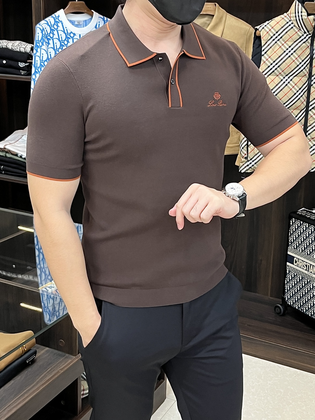 NO:570964,Mainly recommended by LP. Exclusively for spring new LP fashionable casual lapel short-sleeved T-shirts. Pure cotton fabrics with original craftsmanship and high-end European original T-shirts. Fashionable and casual short-sleeved, highly breathable and comfortable. Impeccable details. Brand element design concept, reflecting high quality. Presenting casual tailoring, the upper body shape is awesome!  Size M-3XL H new model debut,,loro piana,T-shirt,tees,t-shirt,alexander wang19860909主推 LP 独家专供春季新款LP时尚休闲翻领短袖T恤,纯棉面料原单工艺高端欧版原单T恤,潮流时尚休闲短袖,透气舒适度高,细节无可挑剔,品牌元素设计理念,体现高品质.呈现休闲裁剪,上身版型超赞！ 码数M-3XL H新款首发,,loro piana,T-shirt,tees，t-shirt,alexander wang,Men's clothing