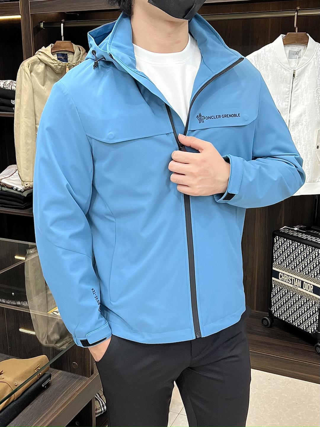 NO:570967,The main recommendation is Moncler ss new early autumn release of the hooded jacket and the popular autumn jacket with letter embroidery on the chest. Wearing it makes you feel comfortable and slim, lazy and casual, combined with clean and simple colors, it is particularly eye-catching and suitable for daily wear~ We are launching sports items decorated with vibrant prints!  Size M-3XL Color Black Blue Complete with three standards Shipping next day H new model first release,,Moncler,jackets & coats,jackets & coats,hats,alexander wang19860909主推 Moncler ss早秋新款发布蒙口连帽夹克外套,秋季爆款胸口字母刺绣夹克,穿上就是舒适自在又显瘦的存在,慵懒而随性,结合干净简单的色系就特别耐看,适合日常穿着~倾情推出缀饰活力印花的运动单品！ 尺码M-3XL 颜色 黑色 蓝色 三标齐全 隔天出货 H新款首发,,Moncler,jackets & coats,jackets & coats,hats,alexander wang,Men's clothing