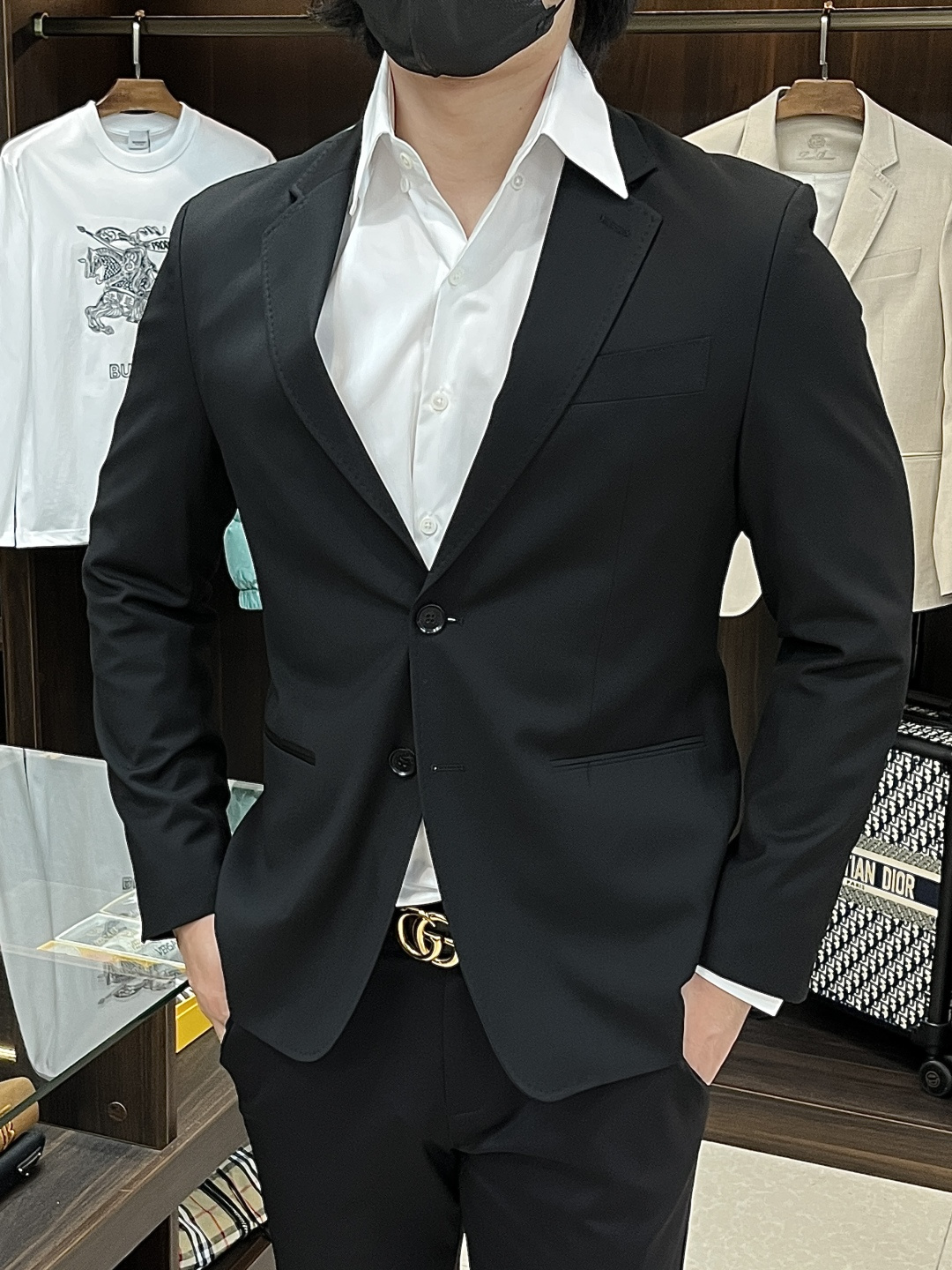 NO:570996,The main recommendation is LP 1995ss early autumn new release LP blazer jacket, autumn hot style blazer jacket, classic LOGO embroidery embroidered single suit on the chest. Wearing it makes you feel comfortable and slim, lazy and casual, combined with clean and simple colors, it is particularly attractive and suitable for daily wear~ We are launching sports items embellished with vibrant prints!  Sizes M-3XL, complete with three standards, shipped next day, color black, khaki, H new model first release,,loro piana,jackets & coats,jackets & coats,business suit,alexander wang19860909主推 LP 1995ss早秋新款发布LP西装夹克外套,秋季爆款西装夹克外套,胸前经典LOGO刺绣刺绣款单西,穿上就是舒适自在又显瘦的存在,慵懒而随性,结合干净简单的色系就特别耐看,适合日常穿着~倾情推出缀饰活力印花的运动单品！ 尺码M-3XL 三标齐全 隔天出货 颜色黑色 卡其色 H新款首发,,loro piana,jackets & coats,jackets & coats,business suit,alexander wang,Men's clothing