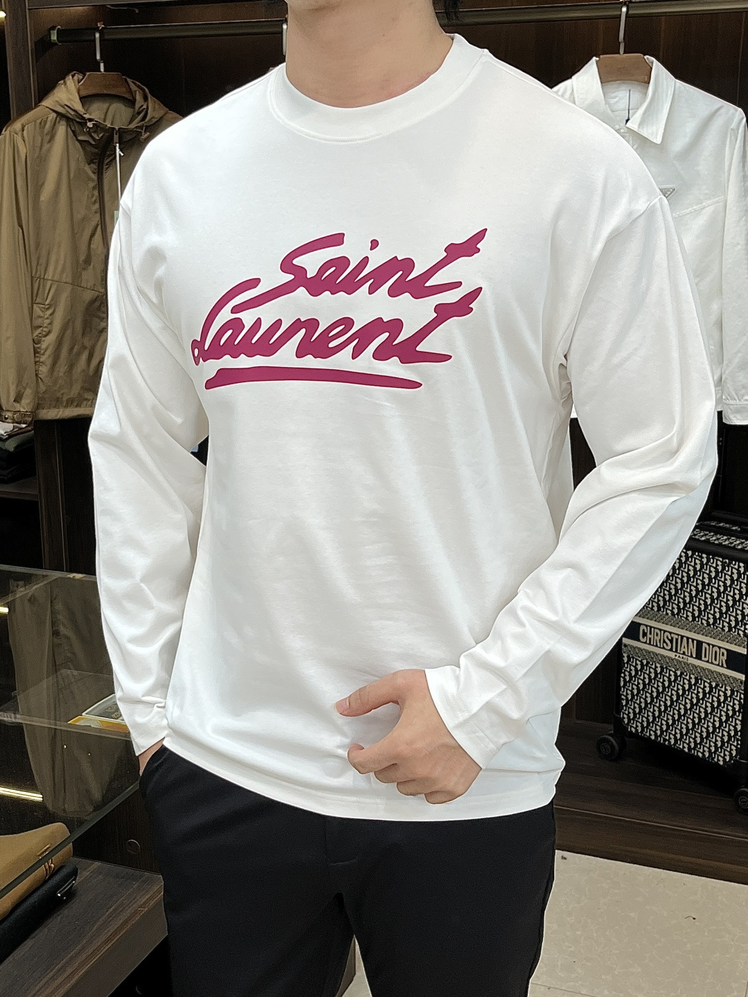 NO:572810,The main recommendation is SL's exclusive supply of spring new fashionable casual long-sleeved T-shirts, pure cotton fabrics with high-end European original T-shirts, trendy and fashionable casual long-sleeved, high breathability and comfort, impeccable details, brand element design concept, reflecting high quality. It presents casual tailoring, and the upper body shape is awesome!  Size M-2XL H new model first release, tees, t-shirt, alexander wang19860909主推 SL 独家专供春季新款时尚休闲长袖T恤,纯棉面料原单工艺高端欧版原单T恤,潮流时尚休闲长袖,透气舒适度高,细节无可挑剔,品牌元素设计理念,体现高品质.呈现休闲裁剪,上身版型超赞！ 码数M-2XL H新款首发,,tees，t-shirt,alexander wang,Men's clothing