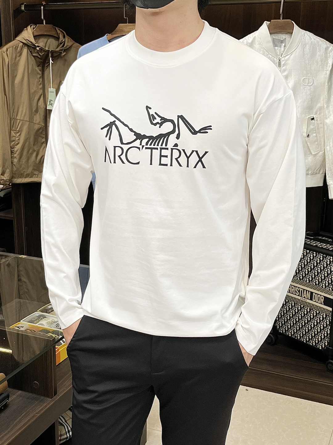 NO:572816,The main recommendation is Arcteryx, which exclusively supplies spring new fashionable casual long-sleeved T-shirts. Pure cotton fabrics with original craftsmanship and high-end European original T-shirts. Trendy, fashionable and casual long-sleeved, highly breathable and comfortable, with impeccable details. The brand element design concept reflects high quality. It presents casual tailoring and the upper body shape is awesome!  Size M-2XL H new model first release, arc'teryx, tees, t-shirt, alexander wang19860909主推 Arcteryx 始祖鸟 独家专供春季新款时尚休闲长袖T恤,纯棉面料原单工艺高端欧版原单T恤,潮流时尚休闲长袖,透气舒适度高,细节无可挑剔,品牌元素设计理念,体现高品质.呈现休闲裁剪,上身版型超赞！ 码数M-2XL H新款首发,arc'teryx,tees，t-shirt,alexander wang,Men's clothing