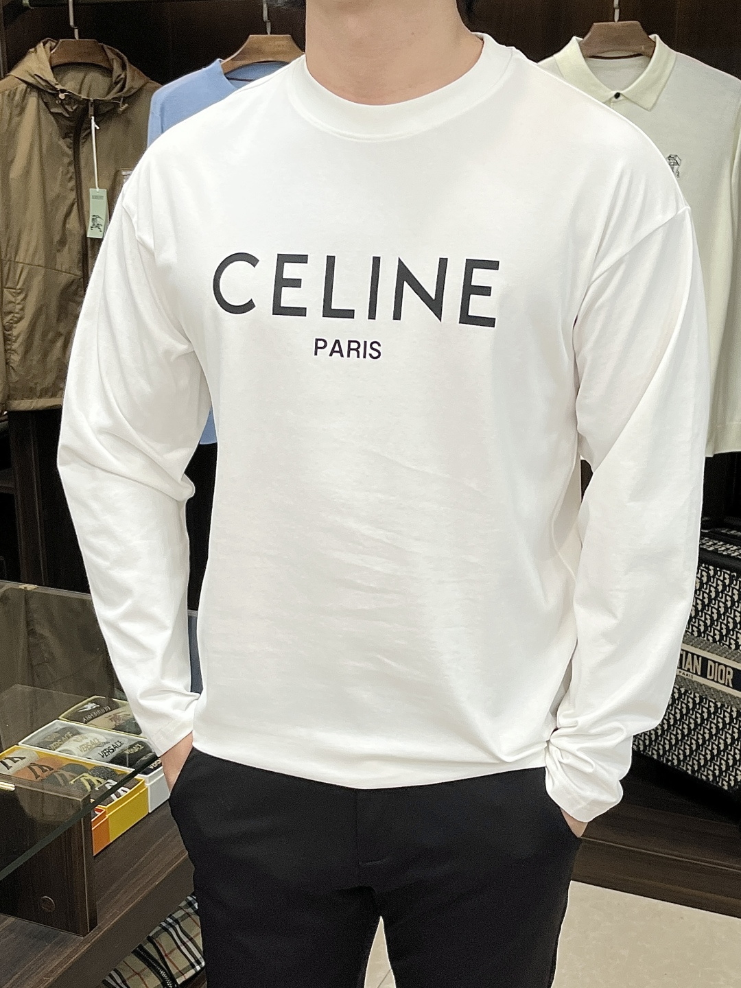 NO:572828,The main recommendation is CELINE, which exclusively supplies spring new fashionable casual long-sleeved T-shirts. Pure cotton fabrics with original craftsmanship and high-end European original T-shirts. Trendy, fashionable and casual long-sleeved, highly breathable and comfortable, with impeccable details. The brand element design concept reflects high quality. It presents casual tailoring and the upper body shape is awesome!  Size M-2XL H new model debut,,celine,celine,tees,t-shirt,alexander wang19860909主推 CELINE 赛琳 独家专供春季新款时尚休闲长袖T恤,纯棉面料原单工艺高端欧版原单T恤,潮流时尚休闲长袖,透气舒适度高,细节无可挑剔,品牌元素设计理念,体现高品质.呈现休闲裁剪,上身版型超赞！ 码数M-2XL H新款首发,,celine,celine,tees，t-shirt,alexander wang,Men's clothing