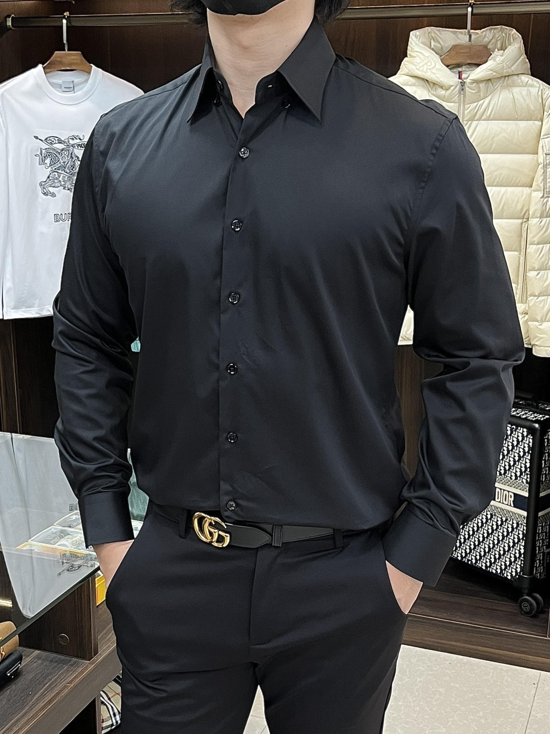 NO:572848,The main recommendation is Armnai's new autumn and winter shirts. Armani men's essential long-sleeved shirts, top-quality silk shirts, high-end light luxury boutique natural cotton shirts. Comfortable and breathable, original goods, original fabrics, soft and comfortable, high-end and luxurious upper body, enough class for the scene, this shirt will make you satisfied and decent! Size 38-40-42-44-46-48 H new release,,armani,shirts,alexander wang19860909主推 Armnai 秋冬新款衬衫阿玛尼男士必备款长袖衬衫,顶级丝质衬衫,高端轻奢精品天然纯棉衬衫.舒服透气,原单狠货,原版面料,柔软舒适,上身高端又奢华,足够场面的档次,这款衬衫无不骄傲的让你满意有面子! 尺码38-40-42-44-46-48 H新款首发,,armani,shirts,alexander wang,Men's clothing