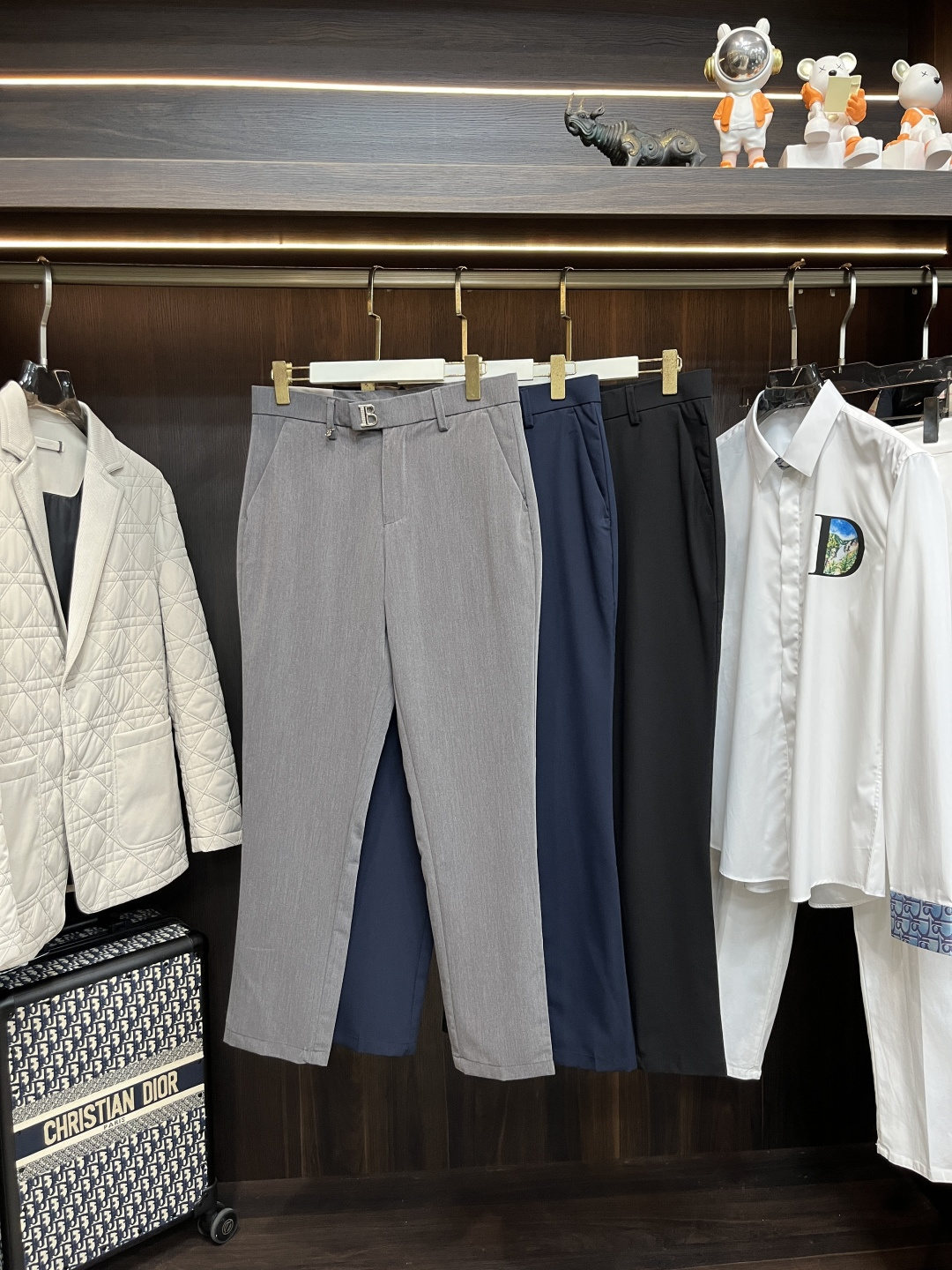 NO:612785,Mainly recommend Burberry 2025 autumn and winter new casual pants!  On sale simultaneously on the official website. Brand classic LOGO casual pants, customized fabrics, excellent comfort, strong touch. Highly recognizable, perfect appearance and craftsmanship. Size M-3XL H2025 new model debut,, burberry, burberry, alexander wang19860909主推 Burberry 巴宝莉 2025秋冬新款休闲裤！官网同步发售.品牌经典LOGO休闲裤 ,定制面料,舒适度极好,手触感强烈.辨识度极高,完美品相工艺. 尺码M-3XL H2025新款首发,,burberry,burberry,alexander wang,Men's clothing