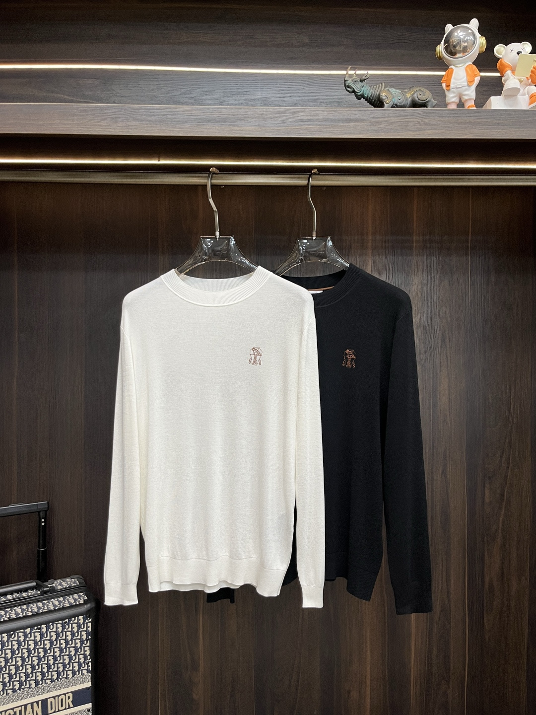 NO:625588,The main recommendation is BC's exclusive new wool sweater, fashionable men's sweater, high-end European original single wool knitted sweater, Lyocell + Merino wool fabric, high breathability and comfort, impeccable details, brand element design concept, reflecting high quality. It presents casual tailoring, and the upper body shape is awesome!  Size M-XXXL H2025 new model debut,,sweaters,alexander wang19860909主推 BC 独家专供新款羊毛针织衫潮男时尚羊毛衫,高端欧版原单羊毛针织毛衣,莱赛尔+美丽诺羊毛面料,透气舒适度高,细节无可挑剔,品牌元素设计理念,体现高品质.呈现休闲裁剪,上身版型超赞！ 码数M-XXXL H2025新款首发,,sweaters,alexander wang,Men's clothing