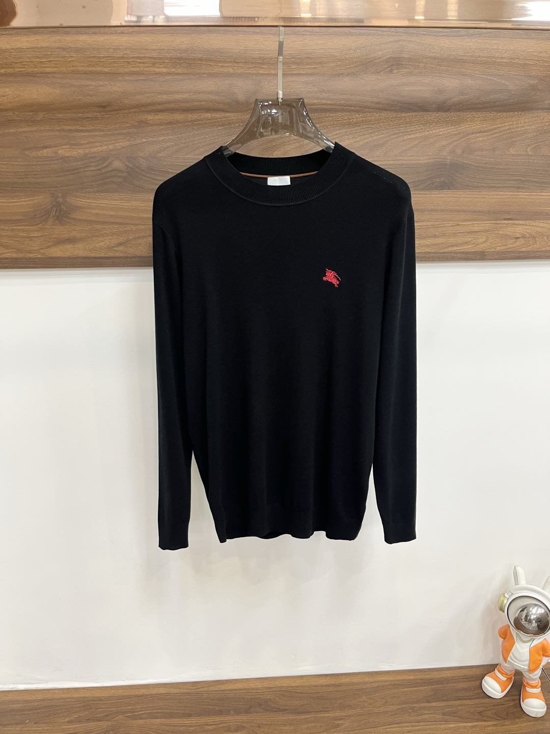 NO:600797,Mainly recommended by Burberry. Exclusively for new wool sweaters, trendy men's fashionable crew neck sweaters, high-end European original single wool knitted sweaters, Lyocell + Merino wool fabrics, high breathability and comfort, impeccable details, brand element design concept, reflecting high quality. Presenting casual tailoring, the upper body shape is awesome!  Size M-XXXL H2025 new model debut,,burberry,burberry,sweaters,alexander wang19860909主推 Burberry 巴宝莉 独家专供新款羊毛针织衫潮男时尚圆领羊毛衫,高端欧版原单羊毛针织毛衣,莱赛尔+美丽诺羊毛面料,透气舒适度高,细节无可挑剔,品牌元素设计理念,体现高品质.呈现休闲裁剪,上身版型超赞！ 码数M-XXXL H2025新款首发,,burberry,burberry,sweaters,alexander wang,Men's clothing