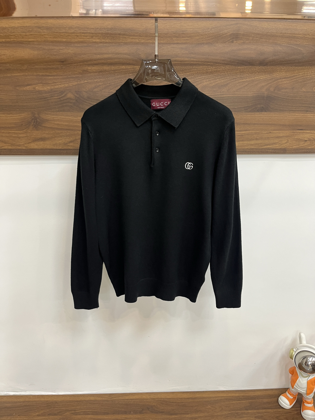 NO:598440,Mainly recommended by Gucci. Gucci exclusively supplies new fashionable men's wool sweaters, fashionable lapel sweaters, high-end European original single wool knitted sweaters, merino wool fabrics, high breathability and comfort, impeccable details, brand element design concept, reflecting high quality. Presenting casual tailoring, the upper body shape is awesome!  Size M-XXXL H new model debut,,gucci,gucci,sweaters,alexander wang19860909主推 Gucci 古驰 独家专供新款羊毛针织衫潮男时尚翻领羊毛衫,高端欧版原单羊毛针织毛衣,美丽诺羊毛面料,透气舒适度高,细节无可挑剔,品牌元素设计理念,体现高品质.呈现休闲裁剪,上身版型超赞！ 码数M-XXXL H新款首发,,gucci,gucci,sweaters,alexander wang,Men's clothing